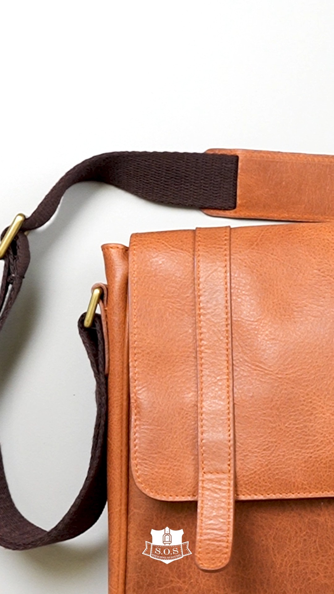 Real leather. Real progress💯
Made from vegetable-tanned, full-grain cowhide leather, the Franco Messenger Bag ages with distinction, developing a patina that reflects discipline, drive, and direction. Upgrade your everyday carry. Check out the Franco Messenger Bag today✨
💼 Franco Messenger Bag – Cognac
📍 SM Megamall, 3rd Level, Mega B
💳 www.theschoolofsatchel.com
#FrancoMessengerBag #PremiumLeather #TheSchoolOfSatchel #leatherbag