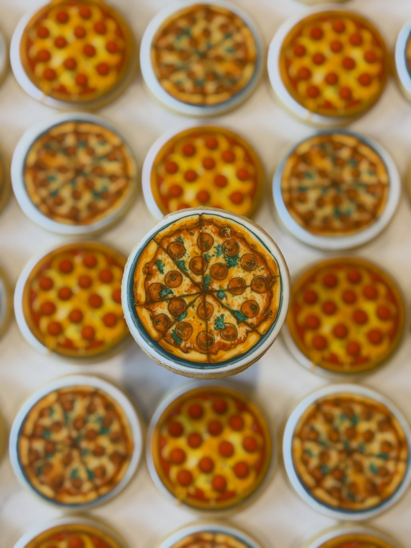 Pizza parties call for @eddie_edibleinkprinter printed pizza’s. These yummy treats were put into mini pizza boxes