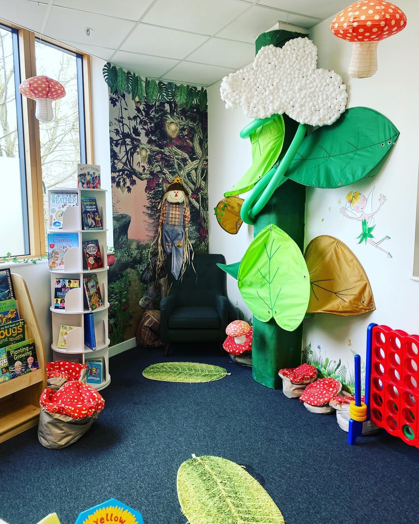 It was a real pleasure to visit the beautiful library at Oasis Academy Hadley last week. The librarians really have made the library into an oasis, and I loved meeting Years 5 and 6 to talk about my WW2 books Anna at War and Friends and Traitors. Thank you very much for inviting me in and big thanks to @pickledpepperbooks for supplying the books. 📚❤️