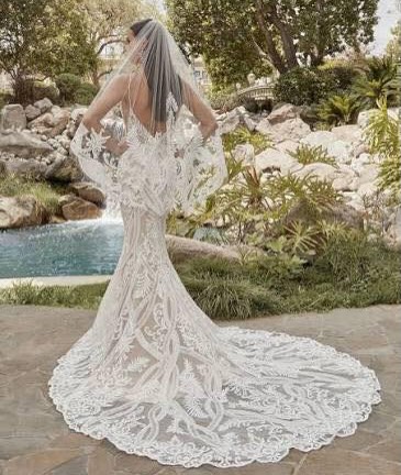 Francesca is a sultry fit and flare gown in stretch chiffon, designed to sculpt a bride’s every curve. Bohemian lace with sequins is a vision of free-spirited romance, with whisper-thin spaghetti straps and detachable off-the-shoulder sleeves.
The matching veil simply adds more drama, we love the look!
@casablancabridal- Style 2502 ‘Francesca’
#fitandflare #bohemianlace #detachablestraps #weddingdress #yateley