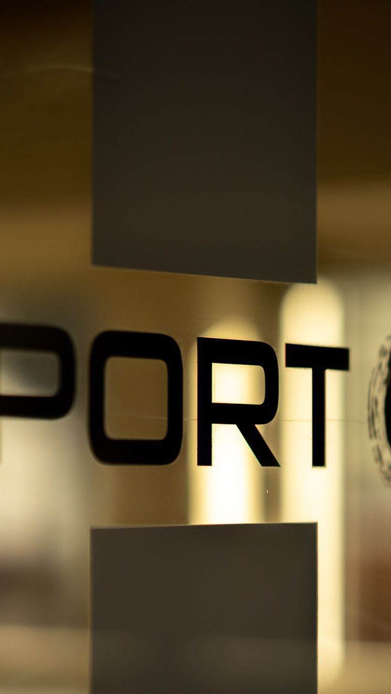 Sport-In Düsseldorf sagt Danke.
Danke an alle, die uns in den letzten Wochen unterstützt, mit angepackt und mitgedacht haben. Ohne euch wäre das nicht möglich gewesen.
Die Halle im Untergeschoss ist endlich fertig, mehr Platz, bessere Bedingungen, neue Energie für unser Training.
Mission erfüllt. Jetzt wird trainiert. 💪
Auf unserer Homepage findet ihr ab sofort die neuen Kurse und aktuellen Trainingszeiten. @inantunc77 @hormoz_66 @gracie_jiujitsu_dus #vereinsleben #family #düsseldorf #verein #sport