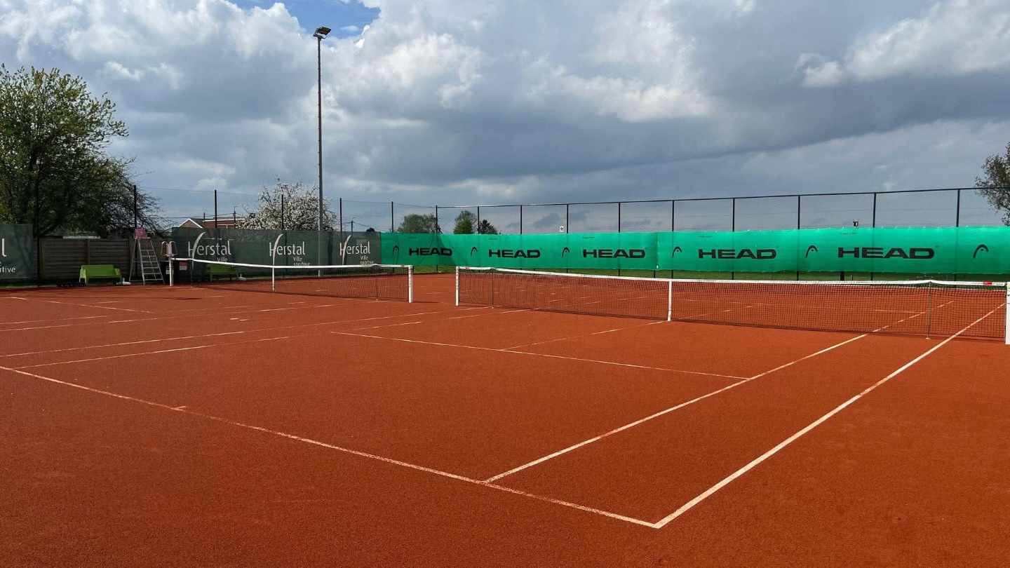 Au vu de la météo de cette semaine, nos deux terrains au Top Clay ont été ouvert afin que vous puissiez profiter de ce magnifique soleil ☀️😎
➡️ Réservation au 04 278 31 72