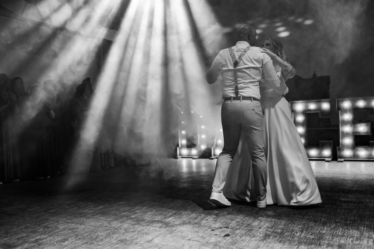 Just us.
#HausamSeeGochNess #Hochzeitslocation #Hochzeitstanz #Spotlight #dance