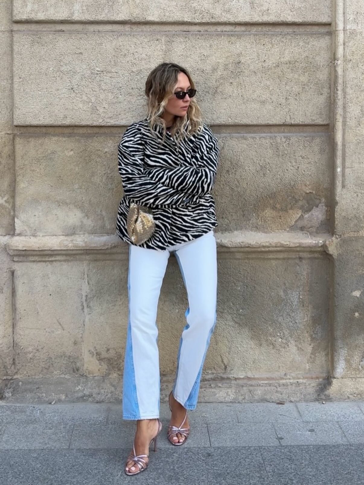 All eyes on @yuliagm in the TATI heels by @lolacruzshoes
Street readt, spotlight worthy. 🥰