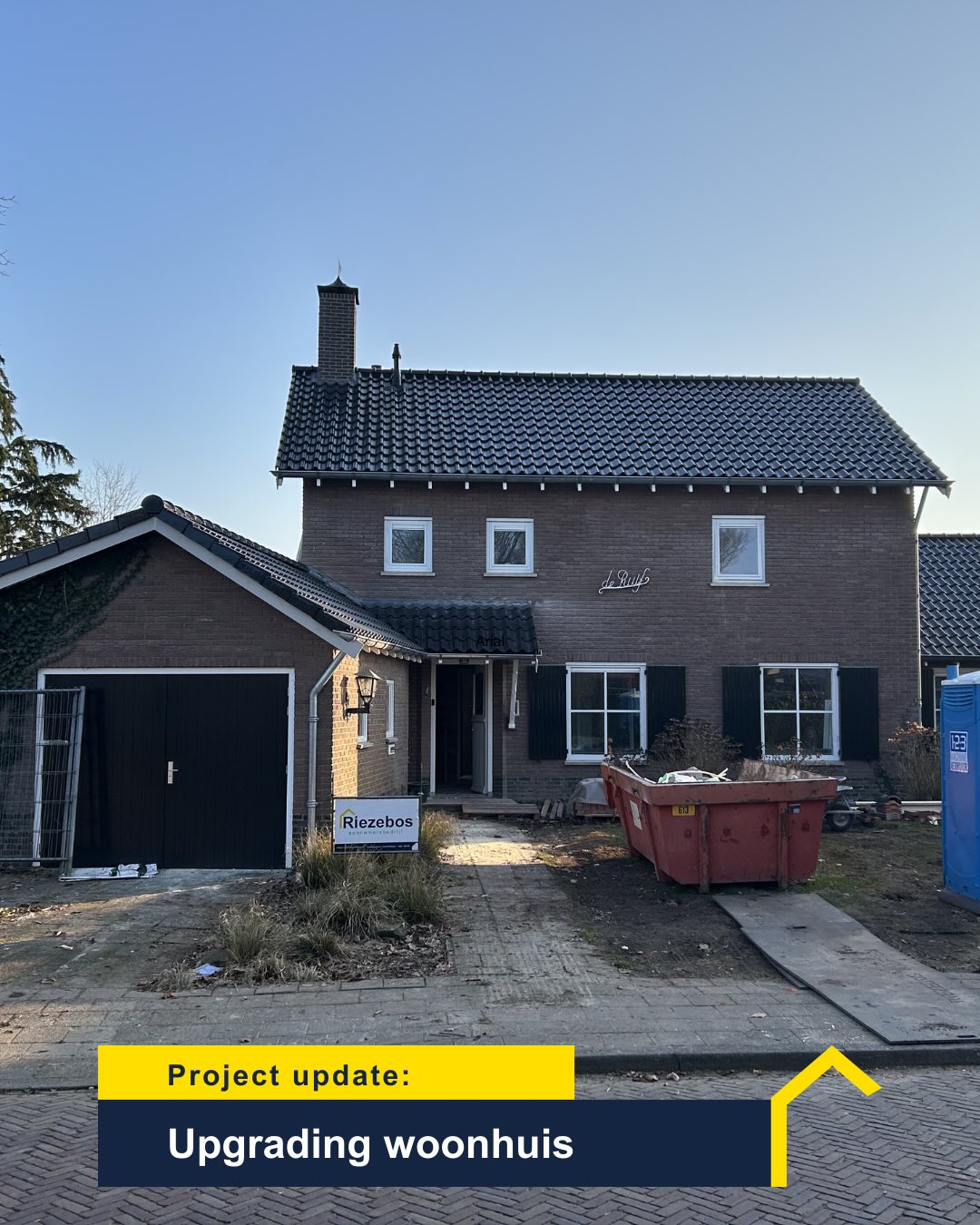 De pannen zijn inmiddels gelegd! Nu gaan Frans en Iwan verder met de andere werkzaamheden 🔨👌
#nieuwekozijnen #vloerverwarming #badkamer #uitbreiden #dakisolatie