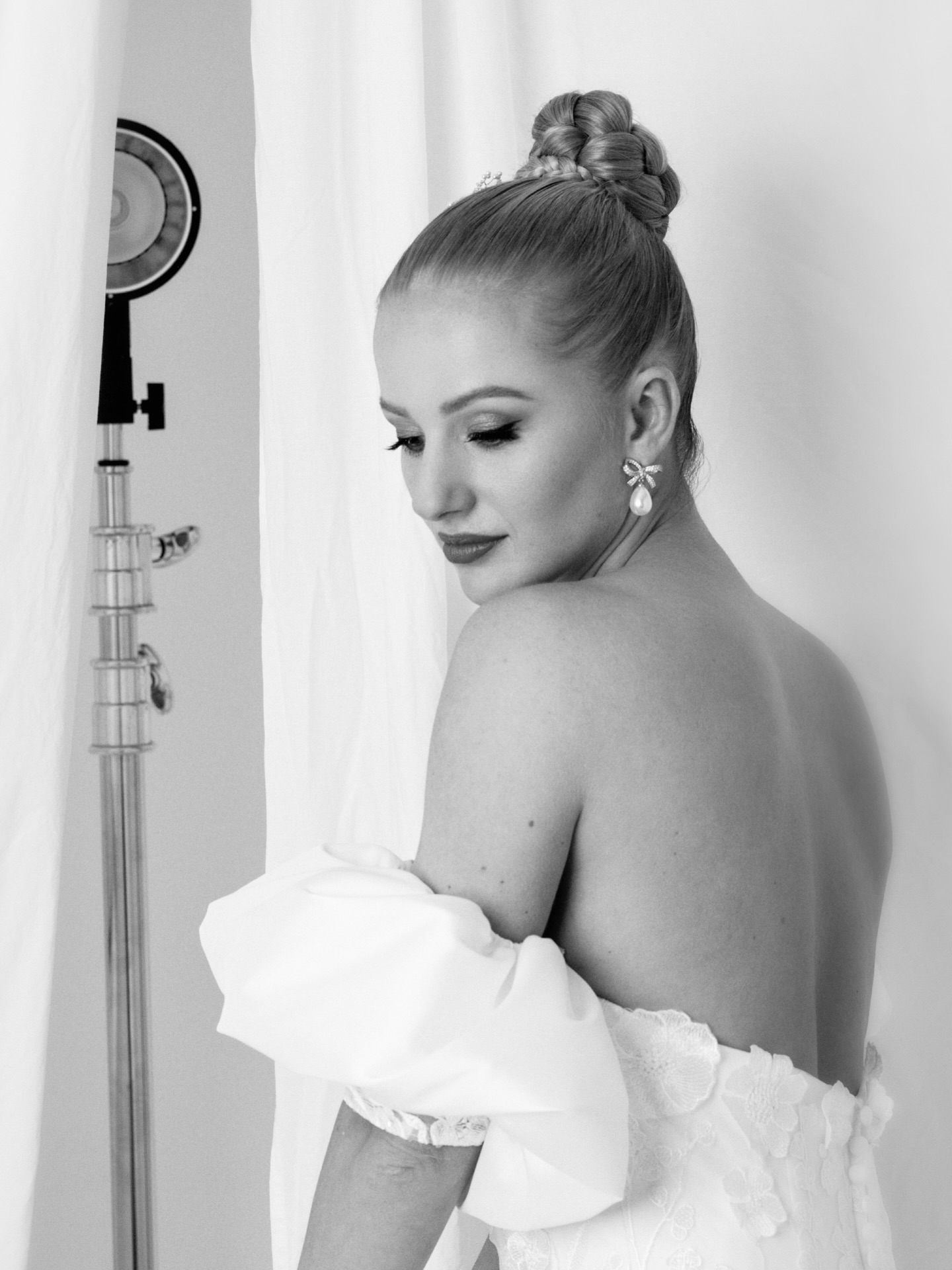 Sleek Low / Mid Bun Energy 🤍
There’s something about a sleek bun that just hits differently on a wedding morning.
Minimal. Intentional. Elevated.
Whether worn low at the nape for that effortlessly timeless feel, or slightly higher for a more sculpted, editorial vibe — a sleek bun is for the bride who loves clean lines, luxury finish and modern elegance.
This isn’t “simple.”
It’s refined. It’s confident. It’s powerful.
Perfect for:
– Structured gowns
– Open backs
– High necklines
– Statement earrings
– Veils with drama
If you’re a bride who wants that glossy, flawless finish that lasts from aisle to dance floor… this is your sign 🤍
Low or mid height — which would you choose?
#ModernBride #SleekBridalHair #LuxuryBride #BridalBun #MinimalBride