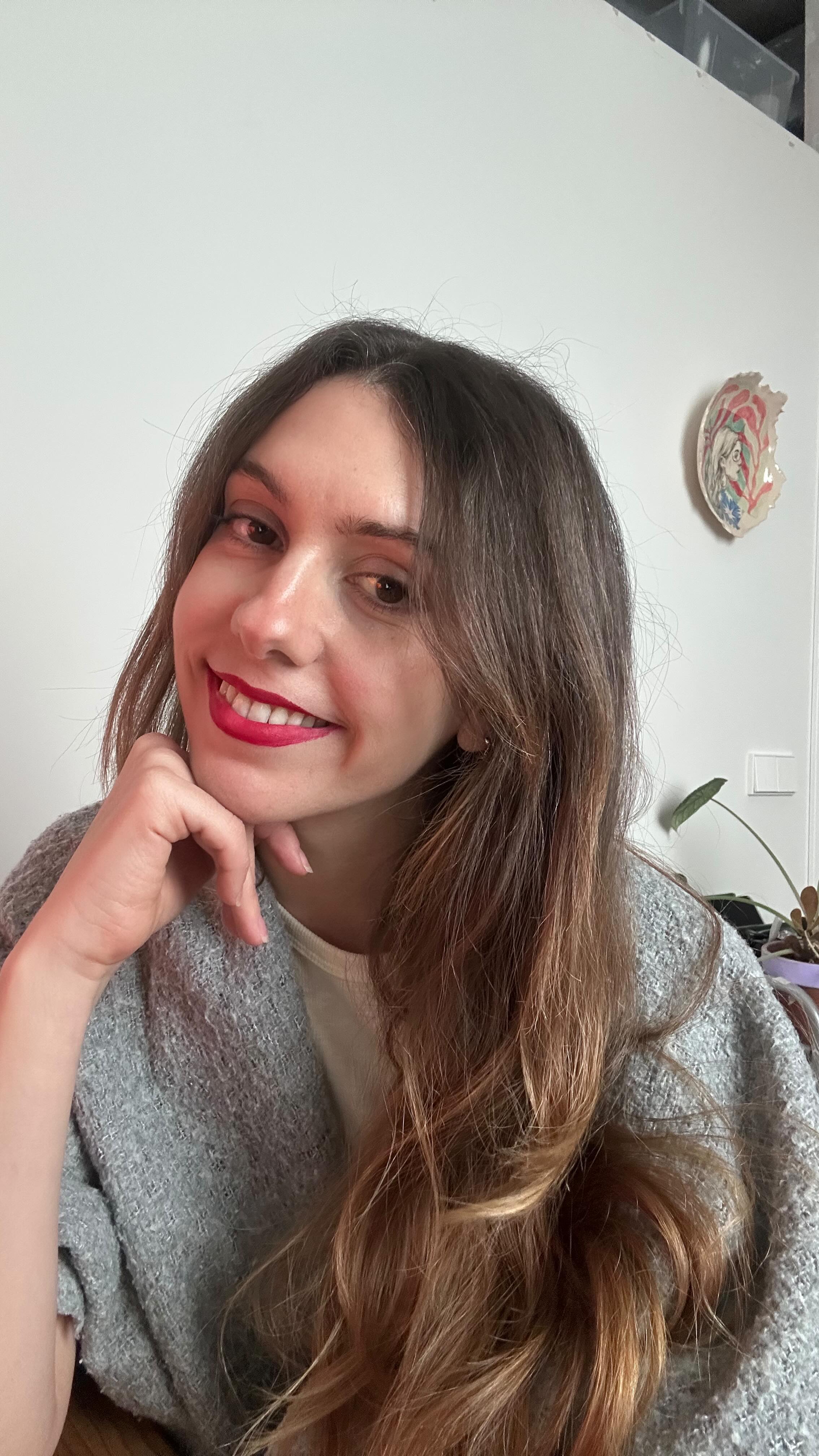 Esta semana vuelve el reto más molón: los bocetos diarios de 30min!
Esta semana intentando NO ignorar los fondos y currarme un poquito la composición (lo justo). No se por qué decidí usar rotuladores, los odio y amo a partes iguales, me parecen muy difíciles y siempre necesito usar lápices de colores después para dar detalle porque vaya desastre.
No miréis mucho el día tres que es espantoso :)
#dibujo #sketch #boceto #markers #ilustracion