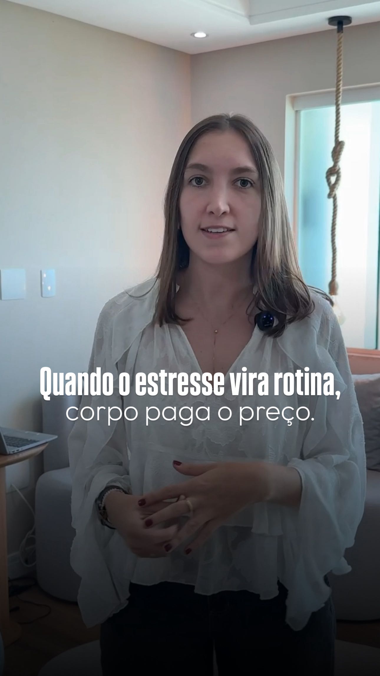 O estresse constante não afeta só a mente ele afeta todo o corpo.
Quando vivemos em estado de alerta o tempo todo, o organismo libera hormônios como adrenalina e cortisol de forma contínua. Com o tempo, isso pode gerar ansiedade, dificuldade para dormir, tensão muscular e até impactar a saúde do coração.
Cuidar do estresse não é luxo, é necessidade.
Na terapia, aprendemos a reorganizar a rotina de acordo com a nossa realidade, desenvolver estratégias para regular as emoções e sair desse estado constante de tensão.
Quando o estresse diminui, o corpo responde:
o coração trabalha com mais segurança, a mente fica mais clara e a vida volta a ter mais equilíbrio.
Se você sente que seu corpo está sempre em alerta, talvez seja um sinal de que está na hora de olhar com mais cuidado para você. 💭✨
📲(47) 99193.1511
📍Rua José Eugênio Muller, 1079 - Itajaí