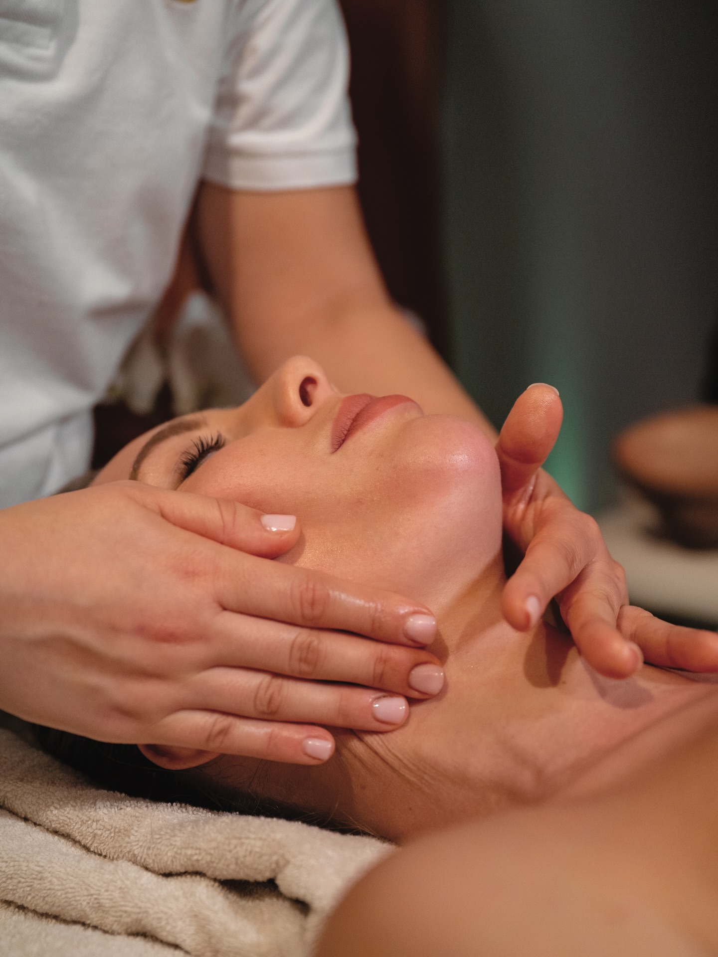 In un’epoca in cui la longevità è diventata la nuova frontiera del benessere, @hotel_esplanadetergesteo iconico Retreat ai piedi dei Colli Euganei, il tempo scorre secondo il ritmo di ciascuno, per permettere al corpo di rigenerarsi e alla mente di ritrovare chiarezza.
Perché la vera giovinezza e’ stare bene con se’ stessi.
.
Nel nostro magazine vi parliamo di tutti i trattamenti anti- age che abbiamo provato per voi.
www.goodliving.it
.
#retreat #longevity #spa #benessere #relax