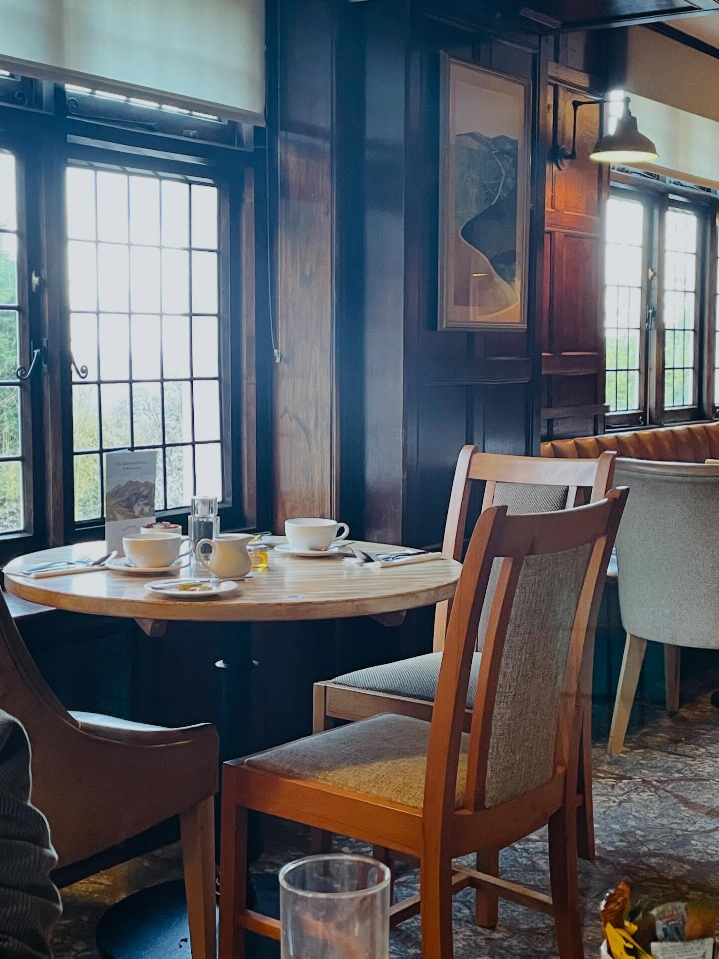 A pinch and a punch it’s the first of the month. Happy March everyone!
We’ve just had a lovely breakfast @themalvernhillshotel and now on our way to Malvern flea. It’s a beautiful sunny day and we’re looking forward to getting our hands on some great finds.
Catch up with you later, have a fabulous day 😁
#antiquebuying #antiquehunting #buyingtrip #malvernflea