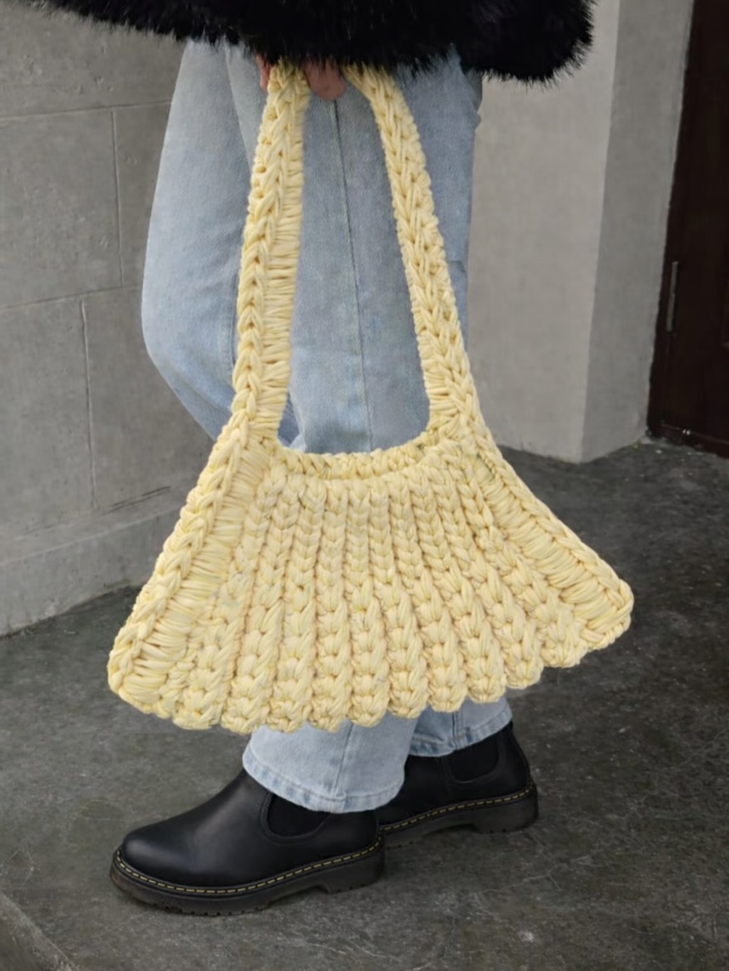 giallo pastello, un colore che sa già di sole☀️
morbida, elastica, leggera ma strutturata.
una tonalità delicata che illumina anche il look più semplice.
disponibile in diverse colorazioni🌸