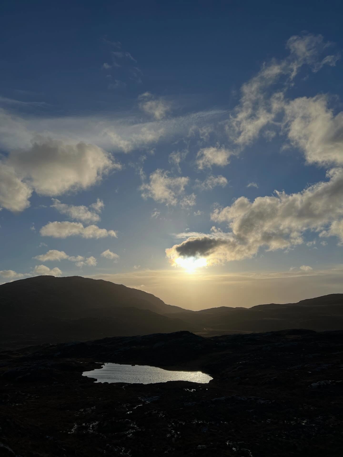 faileas /faləs/
fir. gin. -eis, iol. -an
1 reflection 2 shadow 3 phantom 4 lightning
#gàidhlig #gaelic #placebased #sitespecific