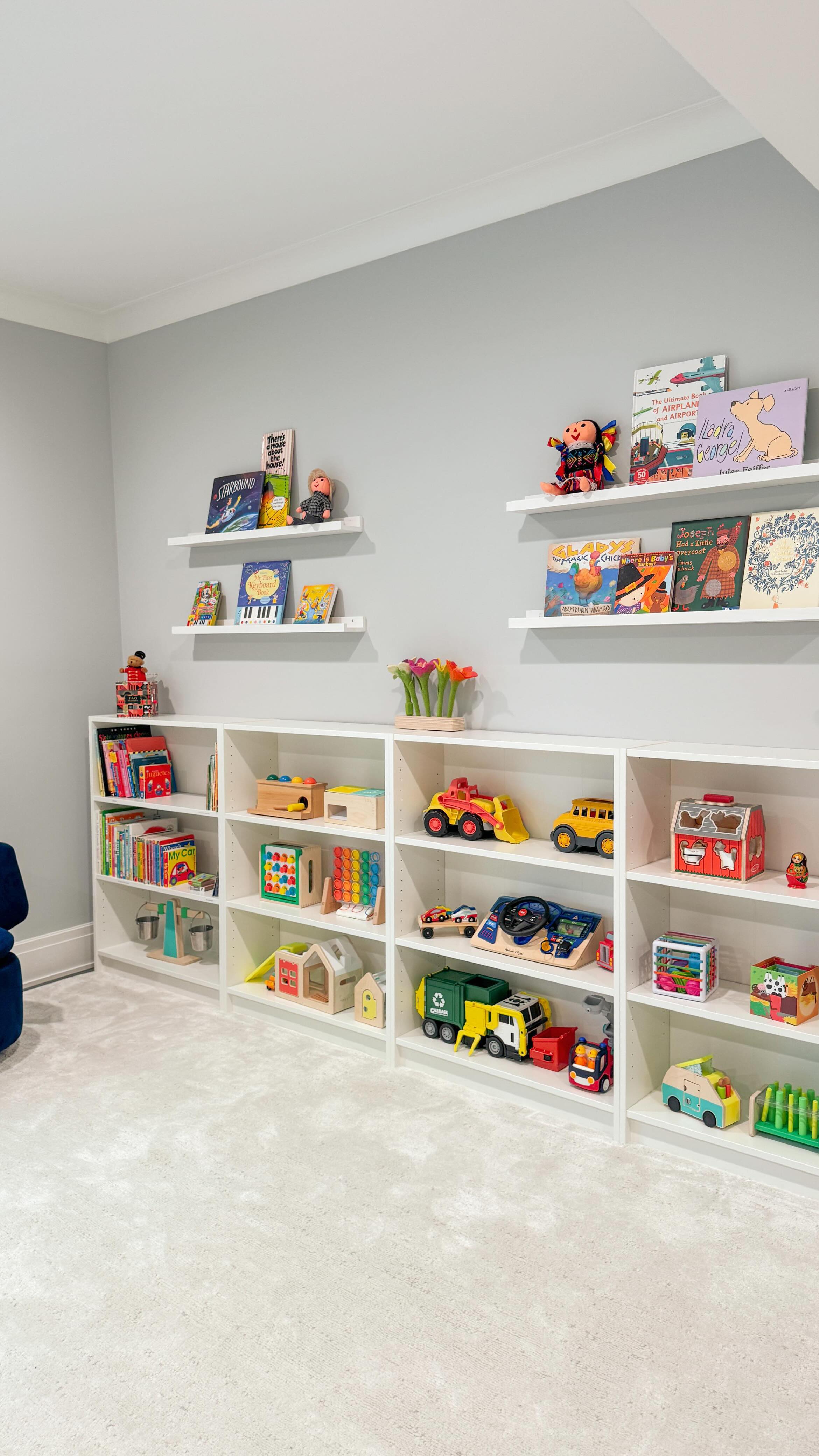 Before you buy more bins for the playroom… pause.
Most playrooms don’t need better storage.
They need fewer toys.
When everything is available, nothing feels special. Kids get overwhelmed. Parents get frustrated. And the room somehow looks messy five minutes later.
Decluttering first changes everything.
Keep what they actually play with. Let go of the rest. Then organize what’s left.
That’s when a playroom starts working — not just looking good.
Be honest: when was the last time you edited the toys instead of buying another basket?
#playroom #playroomorganization #homeorganization