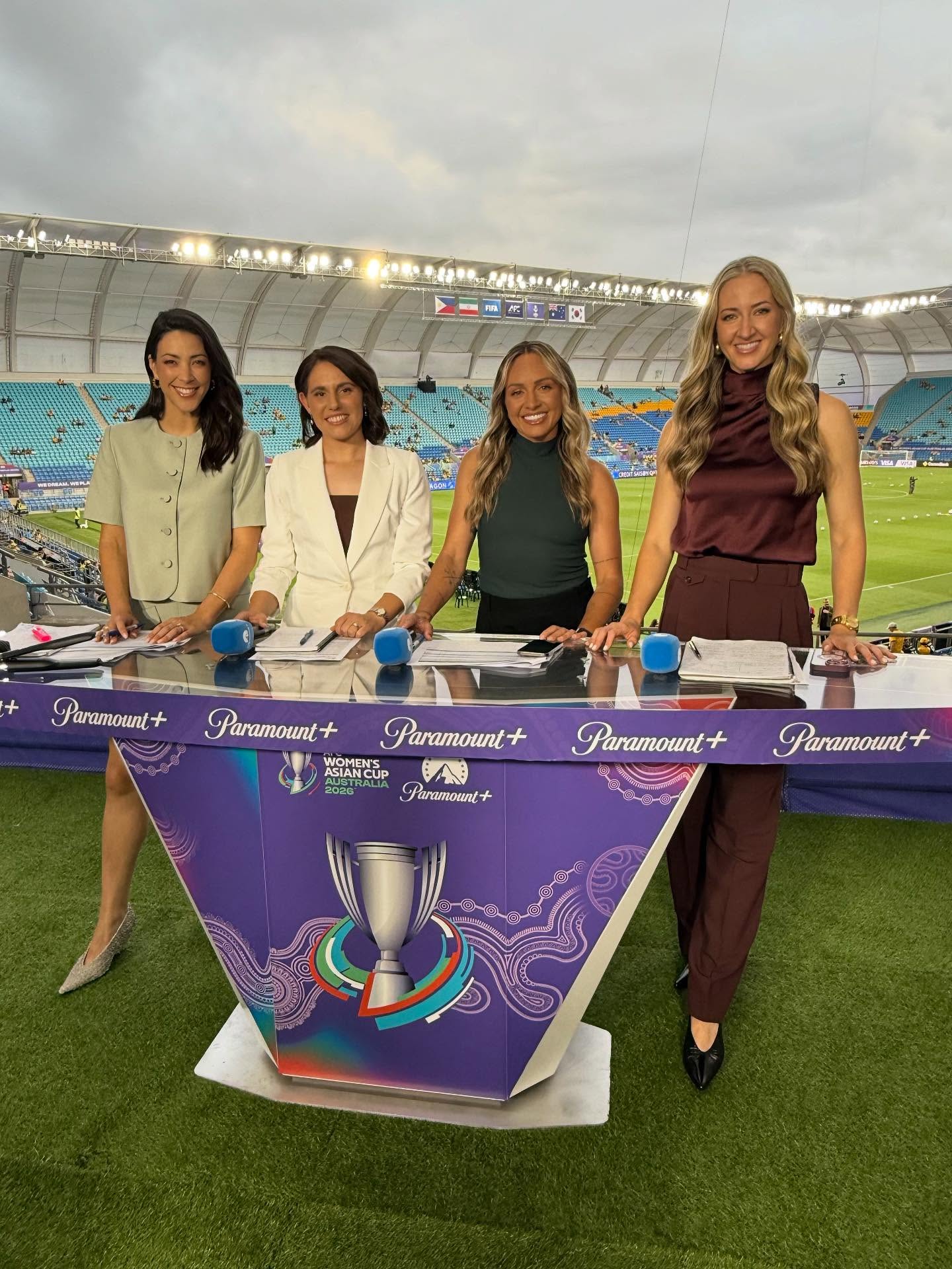 Gorgeous girls ready for the Australia V Iran football ⚽️ game on Paramount before the sky opened up! ☂️
HMUP:
Tara & Grace & Nalin: @lilliansutton.hairandmakeup
Ash & Kyah & Chloe: @tina_harpermakeuphair
@10styling