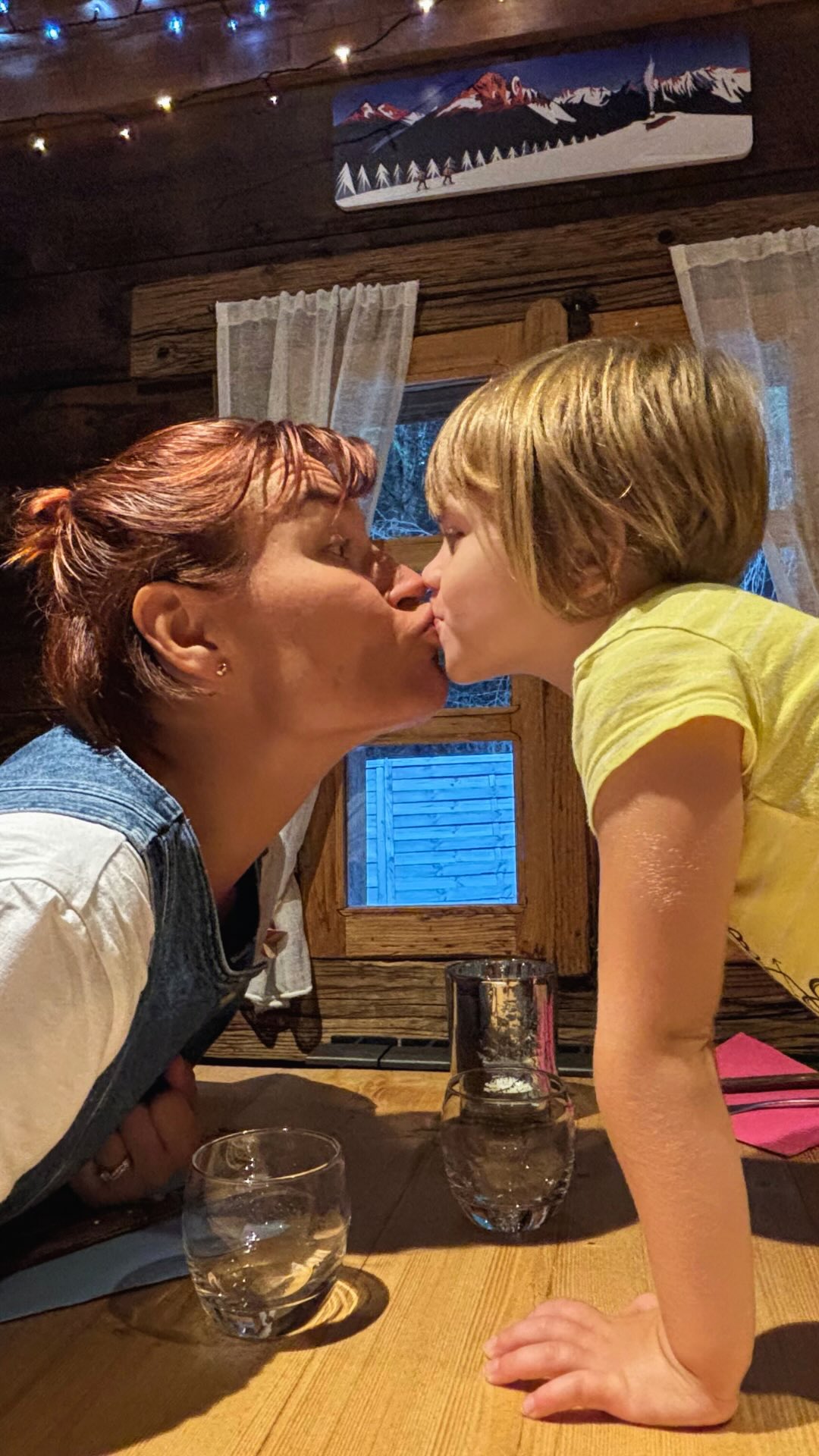 Tu as les mêmes à la maison ?
Raconte en commentaire 🤪
#maviedemamancomblée #besoindesouffler #instinctnature #vulgarisatrice
#mapetitepause #soinsimples #femmebienetre #vivremieuxchaquejour #maisonnaturelle
#vieplussaine