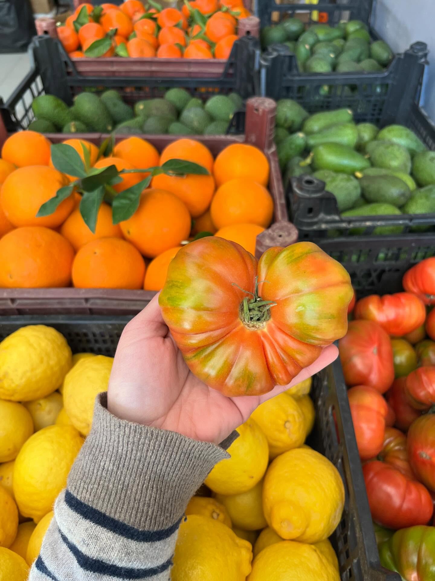 Gönderimlerimizde Sadece doğal ve sağlıklı bir şekilde tarım yapıp taze şekilde sizlere gönderim sağlamıyoruz 🧑🌾Paketlerimizin içine aynı zamanda sevgimizi, emeğimizi koyuyoruz, en sağlıklı en doğal şekilde sofralarınıza ürünlerimizle birlikte sevgilerimizi de ekliyoruz🌾🥰
.
..
.
.
.
.
.
.
.
.
.
.
.
.
.
.
.
.
.
.
#organic
#sağlık
#keşfetteyizzz
#avocado
#doğal
Alanya Avokado, Avokado Sipariş, Tropikal Meyve