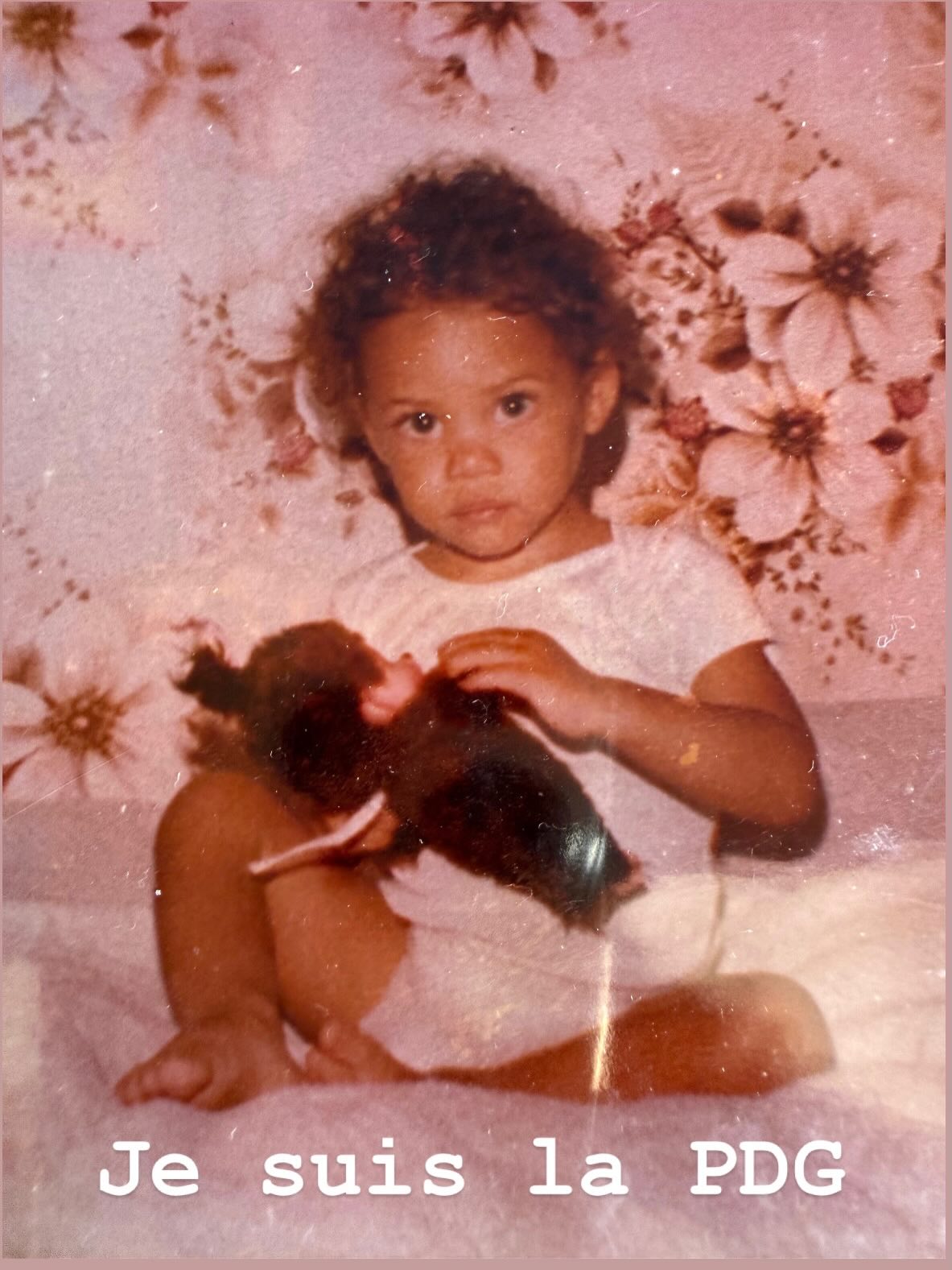 Je succombe à la trend de vous présenter toute l’équipe derrière Atelier Emilie.
Bon c’est simple il y’a moi et …
❤️