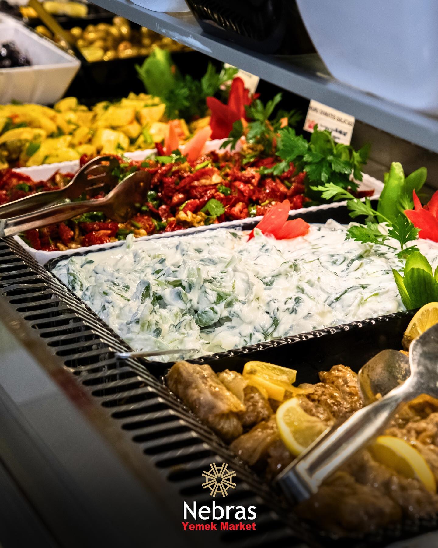 Açık Büfede Zengin Çeşit, Kilo ile Özgür Seçim ✨
Nebras’ta meze ve zeytinyağlı çeşitlerimizi dilediğiniz kadar, dilediğiniz şekilde tabağınıza ekleyebilirsiniz.
Günlük hazırlanan taze ürünlerimizle sabah 08.00’den itibaren lezzeti kendi tercihinize göre belirleyin.
👉🏼 Herkese Göre, Her Keseye Göre
📍 Pendik/Yayalar – Anatolium AVM – Carousel AVM
📞 0 (530) 340 7545 – 0 (533) 131 7546 – 0 (530) 601 7547
#KiloİleAçıkBüfe #MezeBarı #ZeytinyağlıLezzetler #PendikYemek
________________________________
Open Buffet with Rich Variety, Free Choice by the Kilo
At Nebras, you can add as much of our meze and olive oil-based dishes as you like to your plate, in any way you prefer.
Choose your own taste from 8:00 AM onwards with our freshly prepared products.
👉🏼 For Everyone, For Every Budget