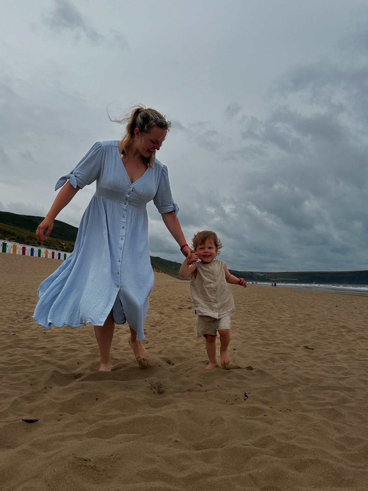 She doesn’t need a six-pack.
She needs energy. 🌊
Energy to run barefoot on the sand.
Energy to say “yes” to memories.
Energy to carry, chase, laugh and live fully.
Looking after your health isn’t about shrinking your body.
It’s about expanding your life.
It’s not about living in a constant calorie deficit.
It’s about building an energy surplus.
When you nourish yourself properly…
When you build real strength…
When you choose a positive mindset instead of self-criticism…
When you pray over your health — inviting God into your mind, body and soul…
You don’t just “get fitter.”
You gain capacity.
Capacity to be present.
Capacity to handle stress.
Capacity to love well.
Capacity to live fully.
Health done properly doesn’t take from your life.
It gives back to it — without compromise.
If you’re tired of complicated plans, extreme workouts and starting over every Monday… maybe it’s time to simplify.
Your body was designed for more than survival mode. 🤍
#LighthouseHealth
#EnergySurplus
#MindBodySoul
#FaithAndFitness
#HealthyWithoutHustle