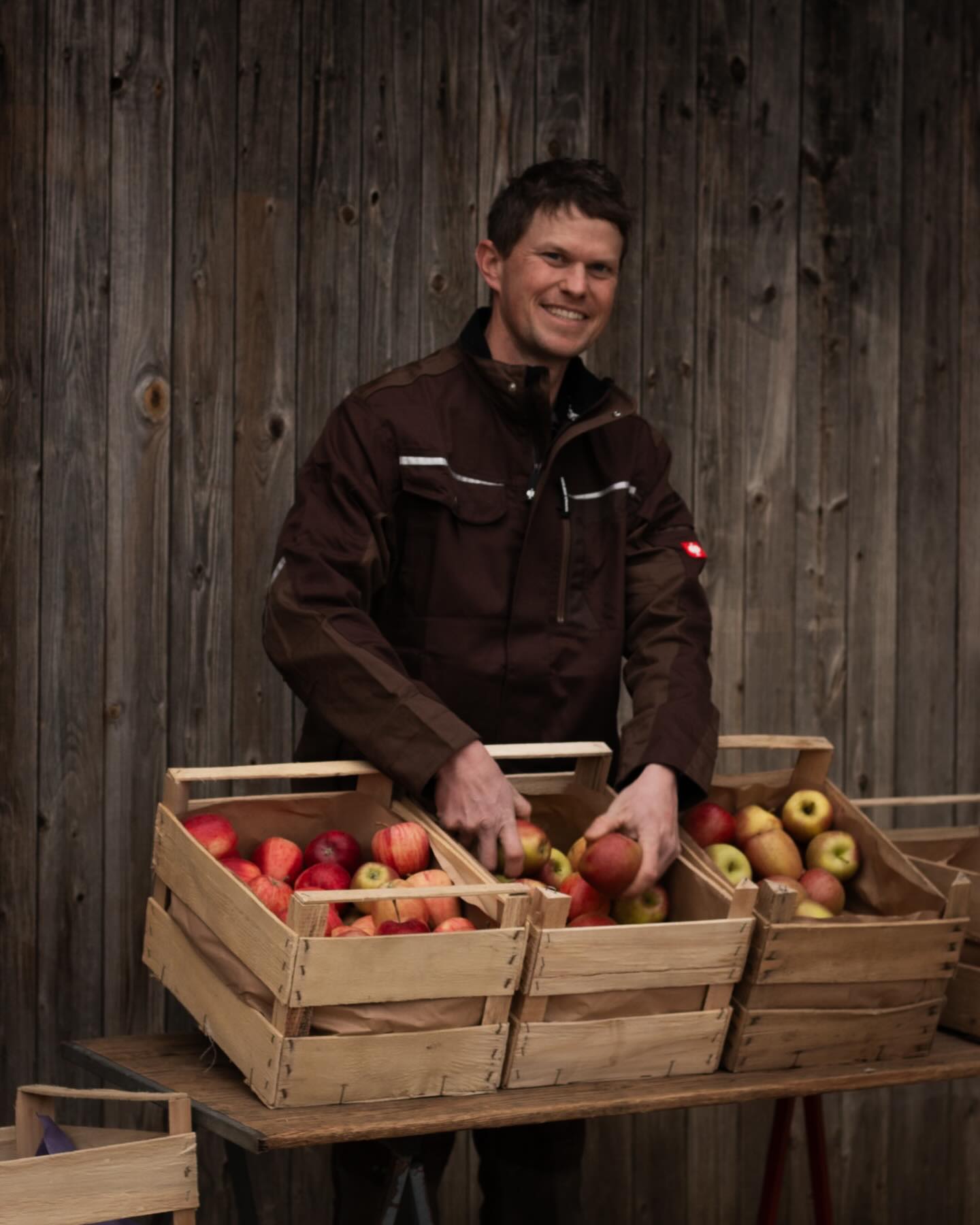 Der Gemüsemann sortiert Äpfel? 🍎🍏🍏🍎
Irgendwas passt da doch immer noch nicht. 🤔
#gemuese #obst #regional #bestellen