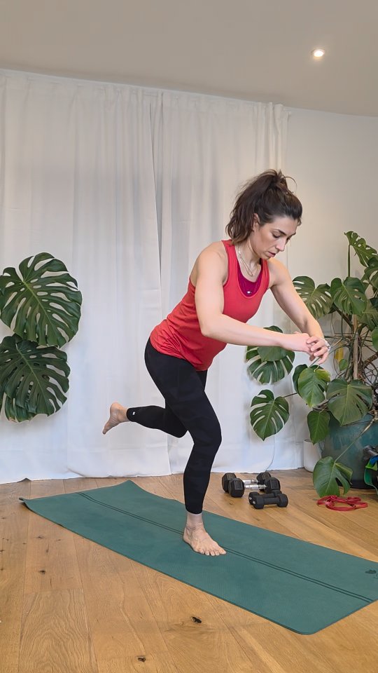 Monday morning mobility 🥱...😃
#mobility #womenspersonaltrainer #getfittohavefun #mondaymotivation #fitwellmove