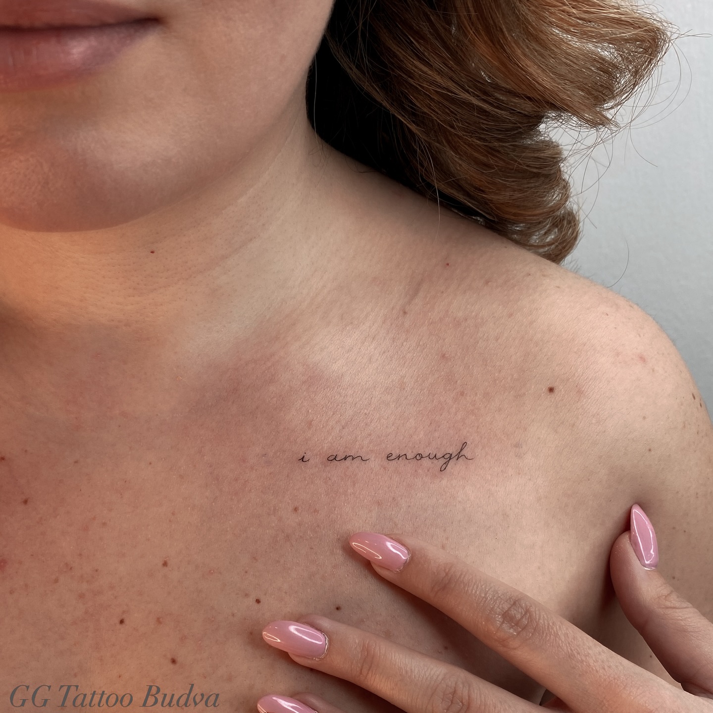 Fine Line Tattoo in Budva Old Town – GG Tattoo Budva
📞 +382 67 866 480
Professional tattoo studio in Budva, Montenegro.
Specializing in fine line and minimal tattoo designs.
📍 Budva Old Town
#ggtattoobudva #ggtattoo #budvatattoo #tattoobudva #finelinetattoo