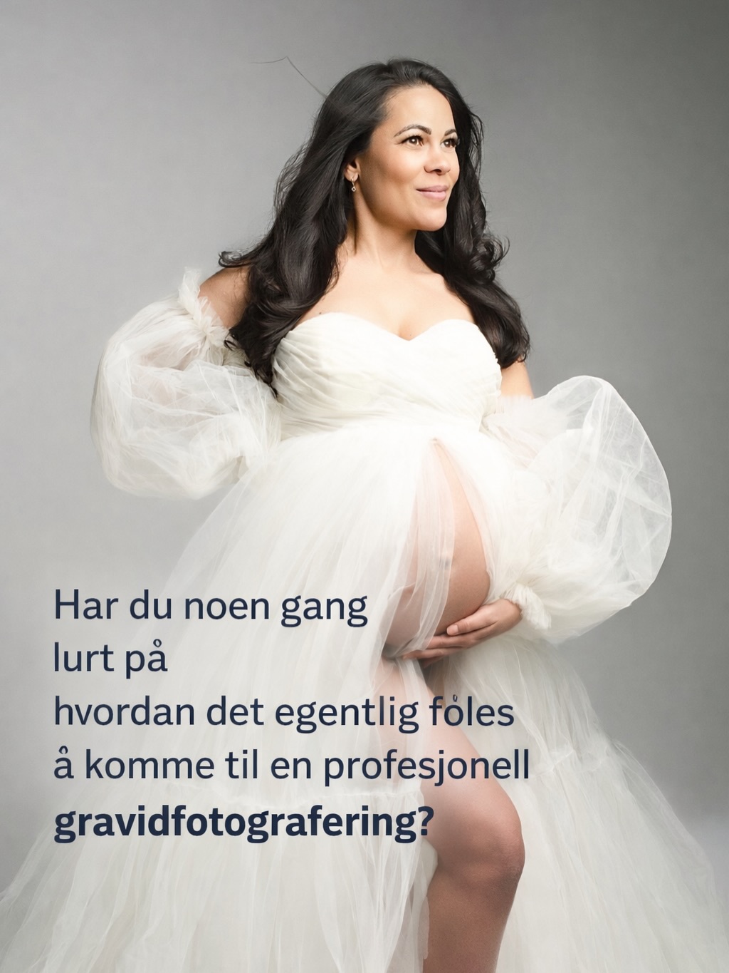 Graviditet er en av de mest spesielle periodene i livet – men mange kvinner føler seg også usikre foran kamera.
“Jeg vet ikke hvordan jeg skal posere.”
“Jeg føler meg ikke fotogen.”
Høres det kjent ut?
Det er akkurat derfor jeg har spesialisert meg på gravidfotografering.
Min jobb er å guide deg gjennom hele opplevelsen – slik at du kan slappe av og bare nyte øyeblikket.
Hos meg handler det ikke bare om vakre bilder.
Det handler om minner som kan leve videre på veggen i hjemmet ditt i mange år.
✨ Studio i Sætre – nær Asker, Oslo og Drammen.
Send meg gjerne en melding hvis du ønsker mer informasjon 🤍
#gravidfotografering #maternityphotography #gravidfoto #oslofotograf #maternityphotographer