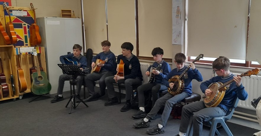 Celebrating Seachtain na Gaeilge with music and song at Coláiste Mhuire! 🇮🇪🎶
Our talented singers and musicians brought the Irish language to life today with fantastic performances that filled the school with energy and pride. Bhí an ceol agus an craic ar fheabhas as our students showcased their skills and celebrated our language and culture together.
Maith sibh to everyone involved for making it such a special occasion!
#SeachtainNaGaeilge #ColáisteMhuire #SchoolMusic #StudentTalent #positivityprideperformance