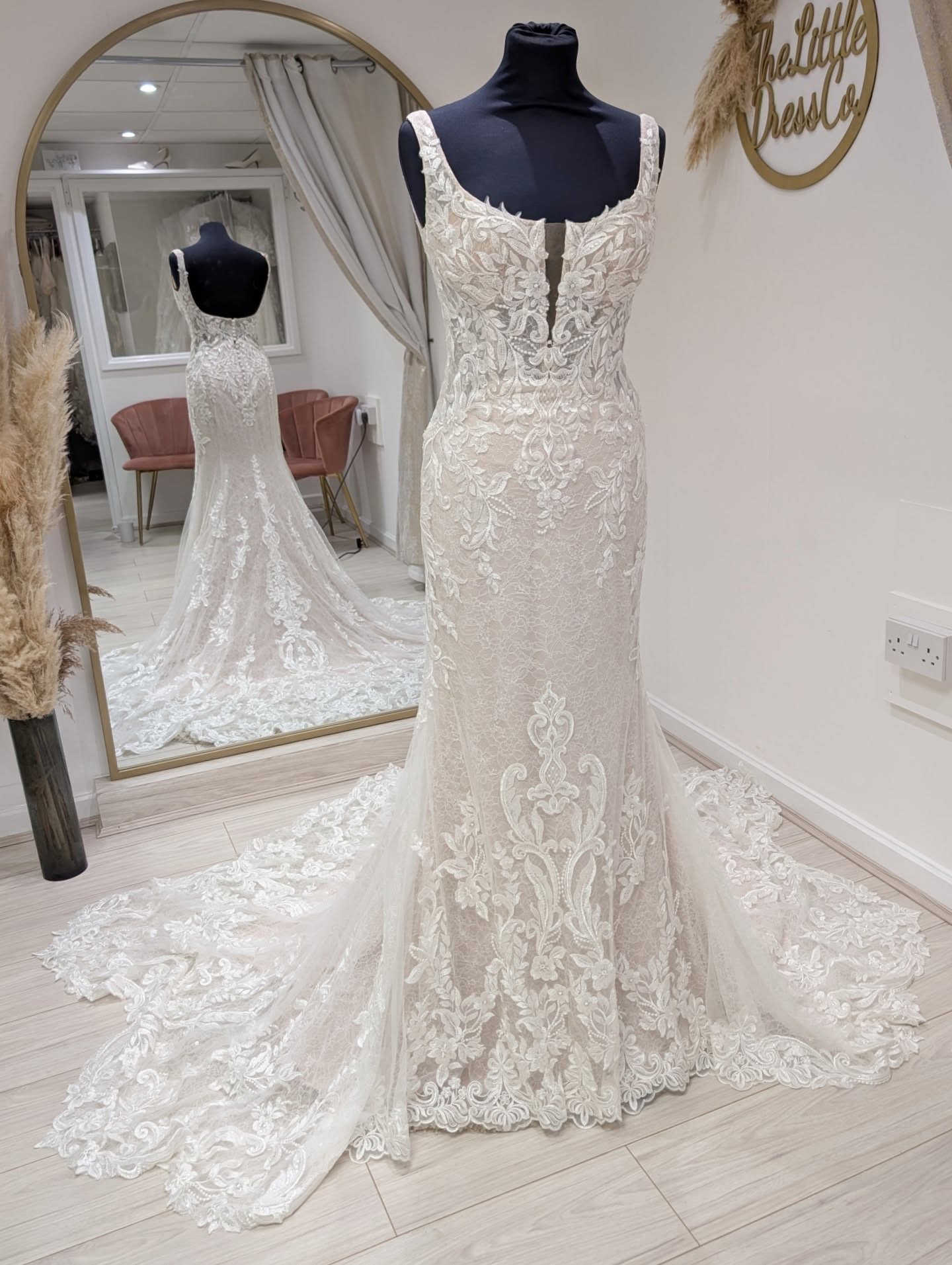 ✨ Martina, a stunning all over lace design from Evie Young. 😍 Now available in high street size 8-10 ✨