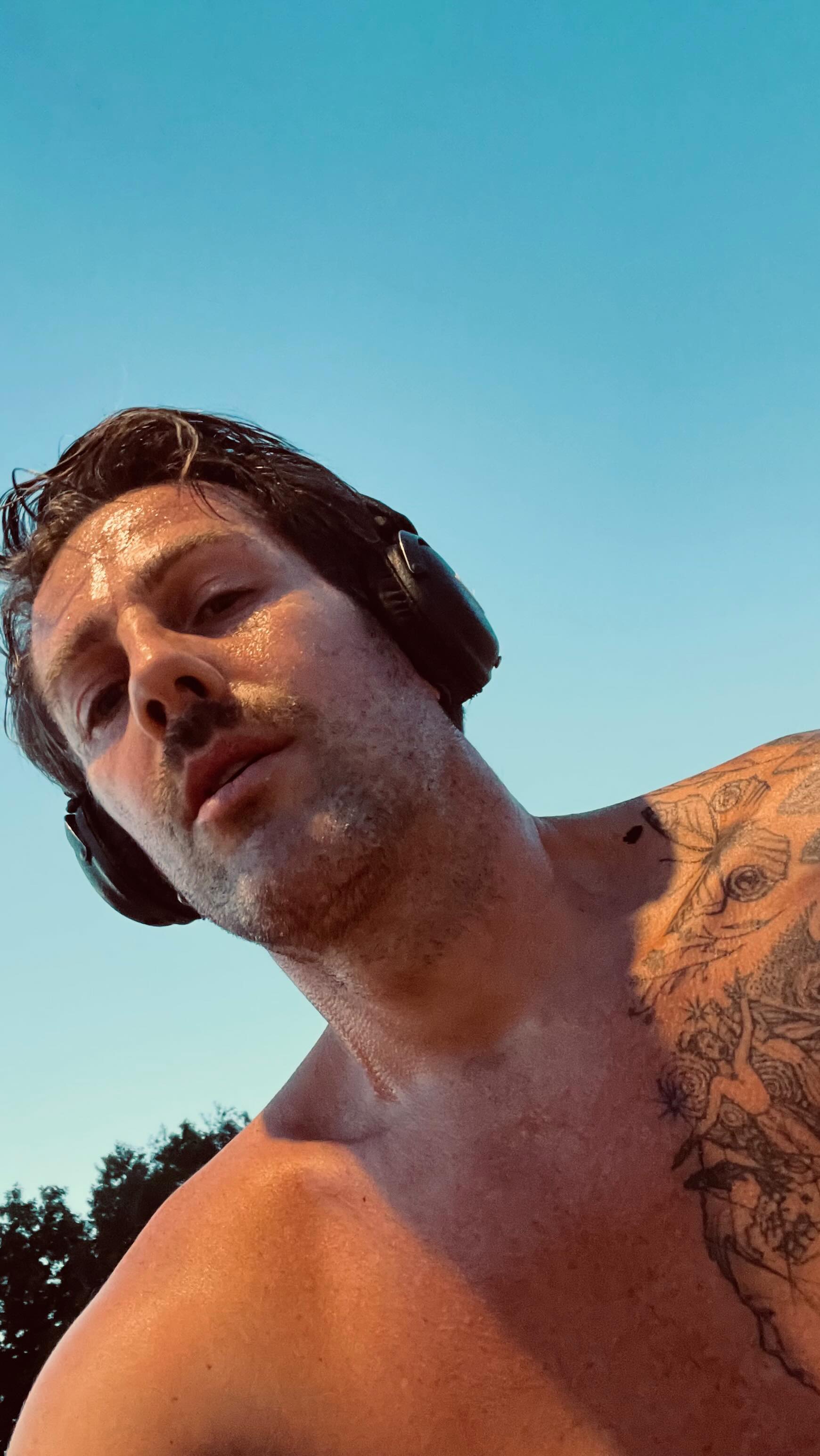 I love surfskating…
but this story started long ago.
After 30 years, I’m back on Roces.
Left. Right. Forward. Back.
Learning the flow again.
Filmed from above.
Connected movement… in the body, on the pavement…step by step
What moves you?
#surfskate #rollerblading #backonwheels #30yearslater #letsroll