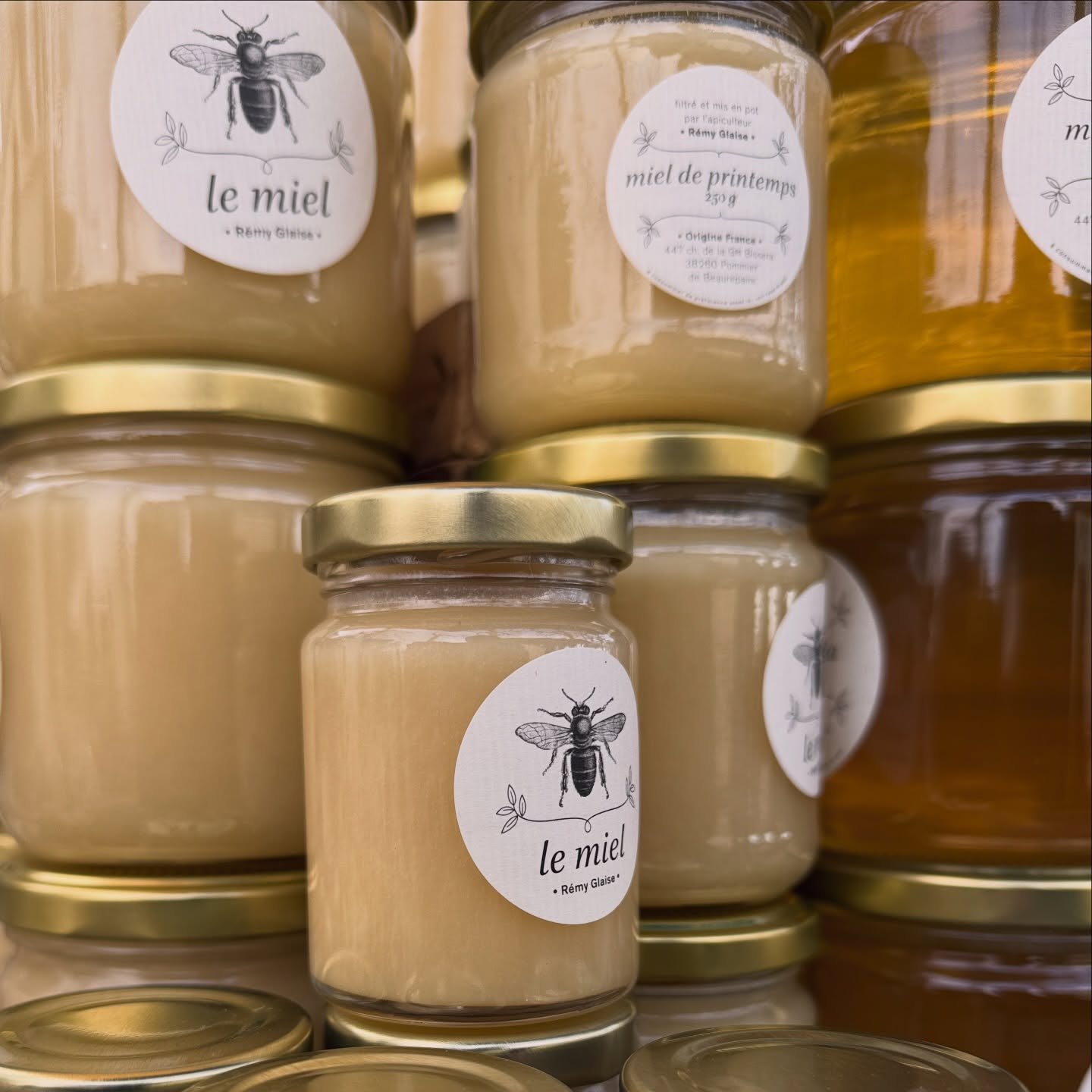 Bonjour 👋
En place, aujourd’hui dimanche, Quai Victor Augagneur à Lyon jusqu’à a 12:30.
Bon week end
Rémy
#lemielremyglaise #lyon #beekeeping #producteur #miel