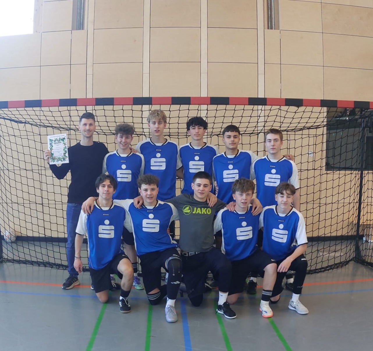 So sehen Sieger aus! Unsere Jungen WK II sind #stadtmeister !
#srs #amberg Stark gespielt Jungs!