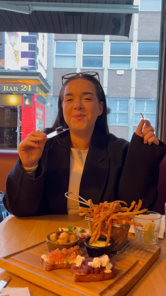 Got your card yet? 💳
Meals, drinks, stays, experiences - it's all here, and discounted when you flash your card!
Living or working in Temple Bar? We've got one with your name on it - head over to lovetemplebar.com 🥂
*Discounts available in participating businesses, check out where to use your card on our website
#LoveTempleBar #TempleBar #Dublin #DiscountCard