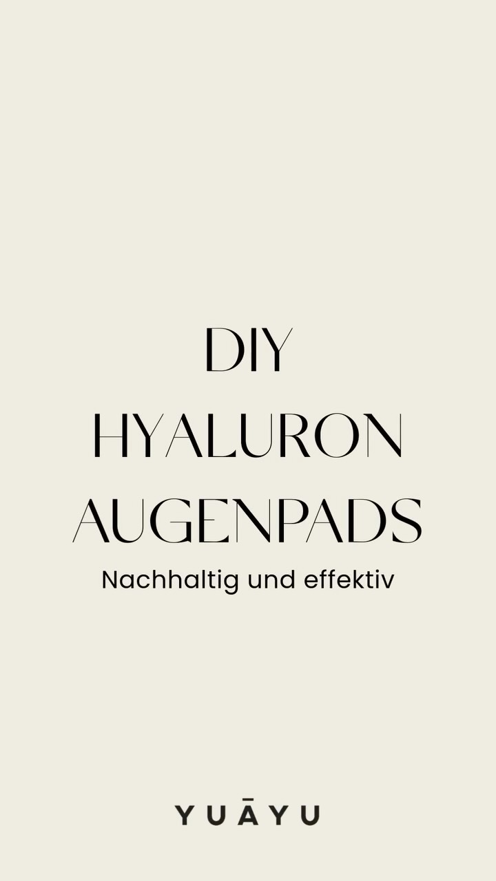Heute zeigen wir euch, wie ihr ganz nachhaltig mit unserem Hydra Base Serum eure eigenen Hyaluron-Augenpads machen könnt. Die Pads bewirken, dass die Wirkstoffe besonders gut einziehen können und sorgen für eine frische und gut durchfeuchtete Augenpartie. Sie wirken gezielt kleinen Fältchen an der Augenpartie entgegen.
Die Patches aus medizinischem Silikon gibt es in der Drogerie und online und sie sind bis zu 100x wiederverwendbar. Bitte nach jedem Gebrauch gut abwaschen und trocknen.
Benutzt ihr schon regelmäßig Augenpads und ärgert euch über den Verpackungsmüll? 👇🏻
#yuayu #skincare #ayurveda #handcrafted