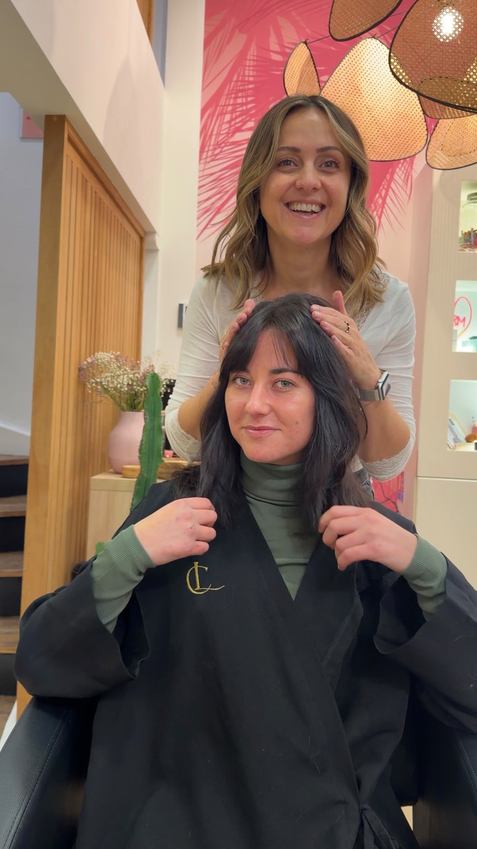 Frange validée ✅👯♀️
Ouff 😅le stress
on peut se détendre 😂
#family #sisters #coloristelyon