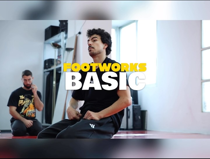 Los footwork en breaking son mucho más que pasos en el suelo.
Son una base fundamental para aprender breakdance desde cero y mejorar tus patrones de movimiento.
Cuando trabajas los footwork, entrenas patrones en cuclillas profundas (squat) y en cuadrupedia, dos posiciones clave para desarrollar movilidad, coordinación y fuerza funcional.
En cuclillas mejoras la movilidad de tobillos y caderas, la estabilidad de rodillas y el control del centro.
En cuadrupedia desarrollas fuerza en hombros, coordinación cruzada y conciencia corporal.
Por eso el breakdance para adultos principiantes no empieza con acrobacias.
Empieza dominando el suelo.
Si quieres empezar a bailar break paso a paso y construir una base sólida sin lesionarte,
escríbeme la palabra INFO por mensaje privado y te cuento cómo empezar.
#breakdance #breaking #footwork #movilidad #aprendeabailar