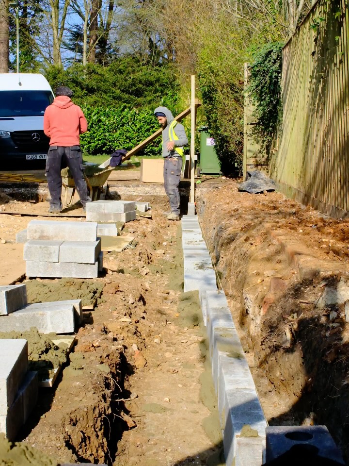 Brickwork has now begun at our High Wycombe project. It’s always a good moment on site when the structure starts to come up and you can really see the build taking shape.
SOHO Developments | High-end builds & Refurbishments
