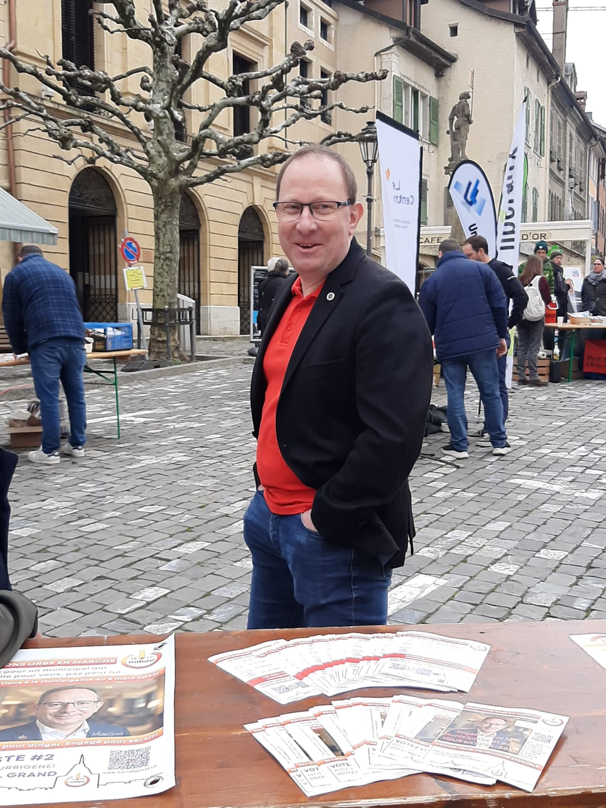 Une candidature à la Municipalité fondée sur l’expérience et la gestion
Michel Grand n’est pas un candidat de circonstance.
Né à Orbe, formé à l’École hôtelière de Lausanne, titulaire de deux CFCs, d’un MBA en entrepreneuriat et formé à l’IMD, il a dirigé des équipes importantes et géré des budgets conséquents en Suisse et à l’international.
Être municipal, ce n’est pas représenter un parti.
C’est piloter un département.
C’est décider.
C’est assumer.
Orbe a besoin de gestion, pas d’improvisation.
Le renouveau politique est en marche
Depuis quelques jours, nous sommes sur le terrain.
Les discussions s’ouvrent.
Les attentes s’expriment.
Oui, on parle de nous.
Parce qu’un changement est demandé.
Parce qu’une nouvelle énergie émerge.
Le Milieu Urbigène incarne ce renouveau.
Le 8 mars 2026, le choix sera clair
👉 Liste #1 – Le Milieu Urbigène au Conseil communal
👉 Liste #2 – Michel Grand à la Municipalité
Continuer comme avant…
ou faire entrer Orbe dans une nouvelle dynamique.
Pas un parti.
Un engagement.
Pas un système.
Une volonté.
Pas des promesses.
Du travail.
Ne lâchez rien.
Soutenez-nous jusqu’à dimanche.
Remettons Orbe en marche. Ensemble.
#Orbe #OrbeVD #Urbigènes
#LeMilieuUrbigène #MichelGrand
#ElectionsOrbe2026 #Vote8Mars
#Liste1 #Liste2
#Patrimoine #PatrimoineUrbigène
#CentreVilleOrbe #CultureOrbe
#EngagementLocal #remettonsorbeenmarche