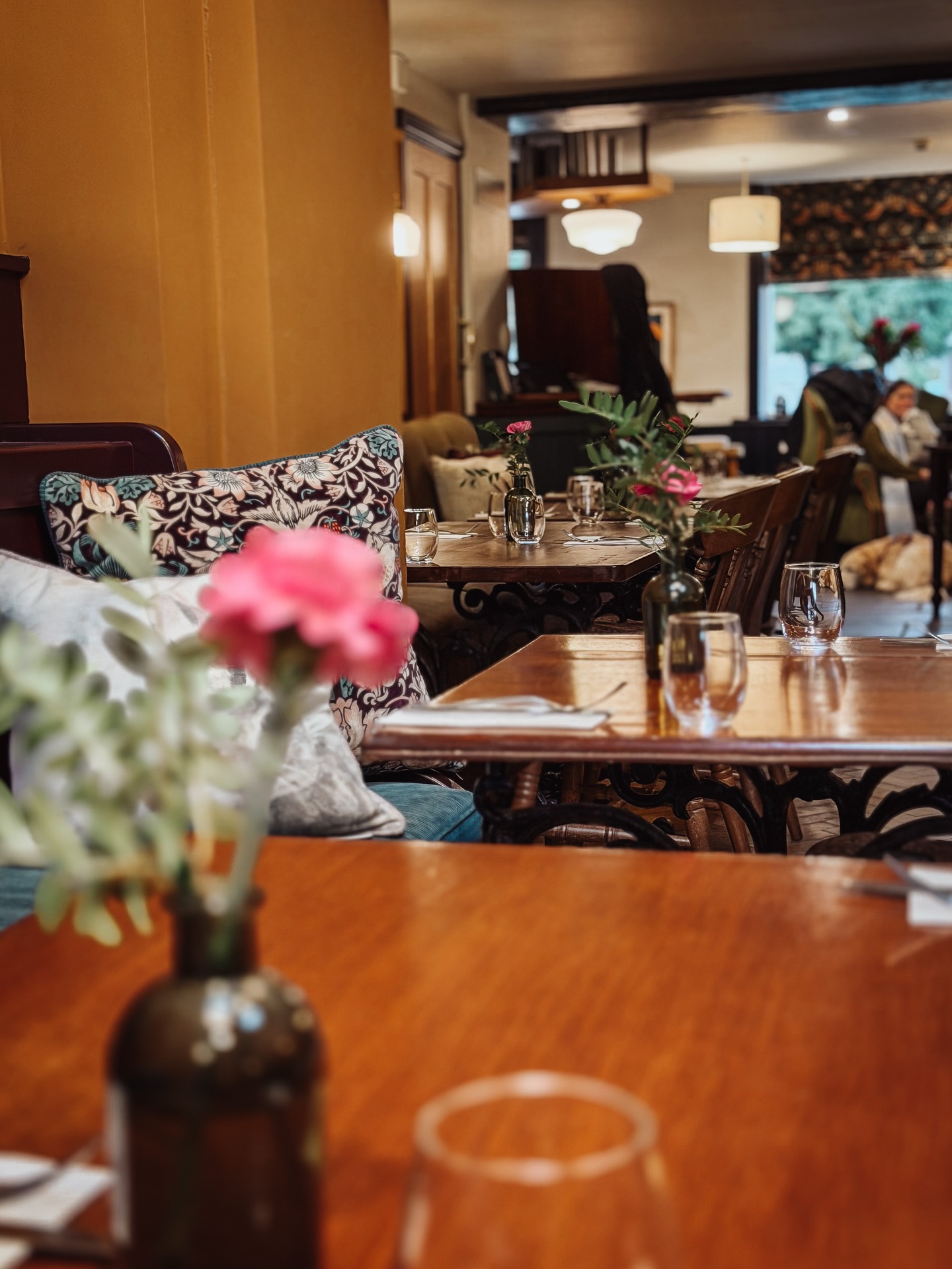 And just like that, the weekend is here again! 😎 Our new spring menu has arrived — have you got your table booked yet? Oh, and don’t forget… Friday Club, 4–7pm with £4.50 pints 🍻