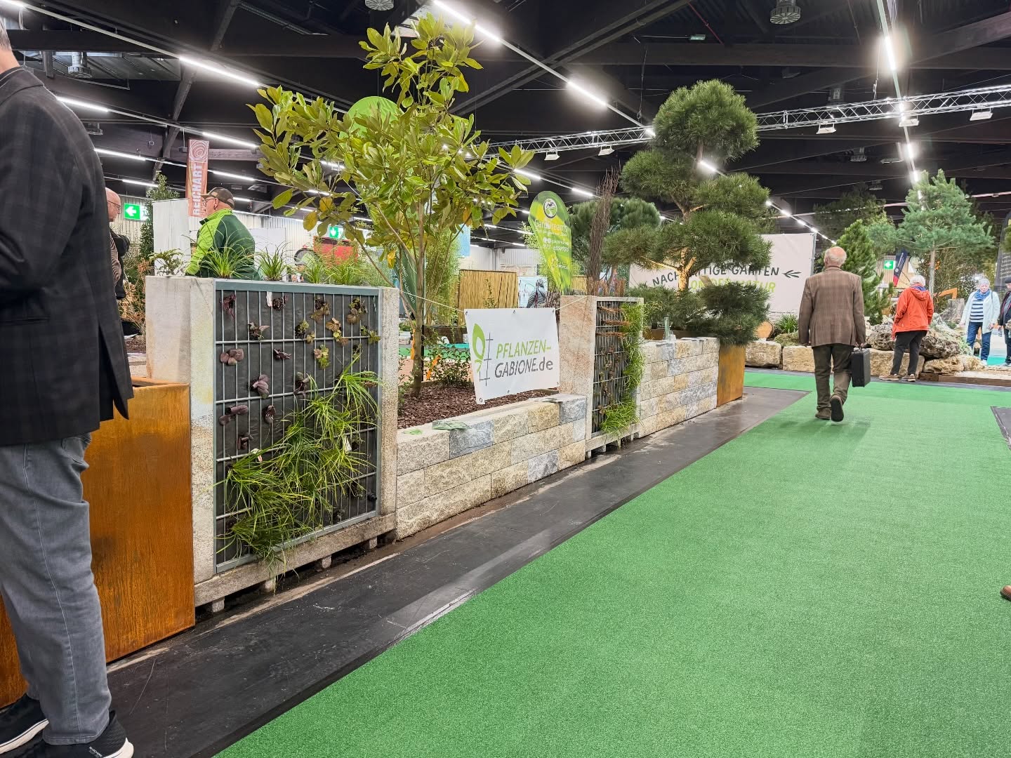 Die Messe hat begonnen…
Hinter uns liegen einige harte und anstrengende Tage aber wir haben es geschafft… unser Messestand steht in Zusammenarbeit mit der Firma @gartensteine und @dlbmarcobecker.
Wir freuen uns auf euren Besuch und auf interessante Gespräche…