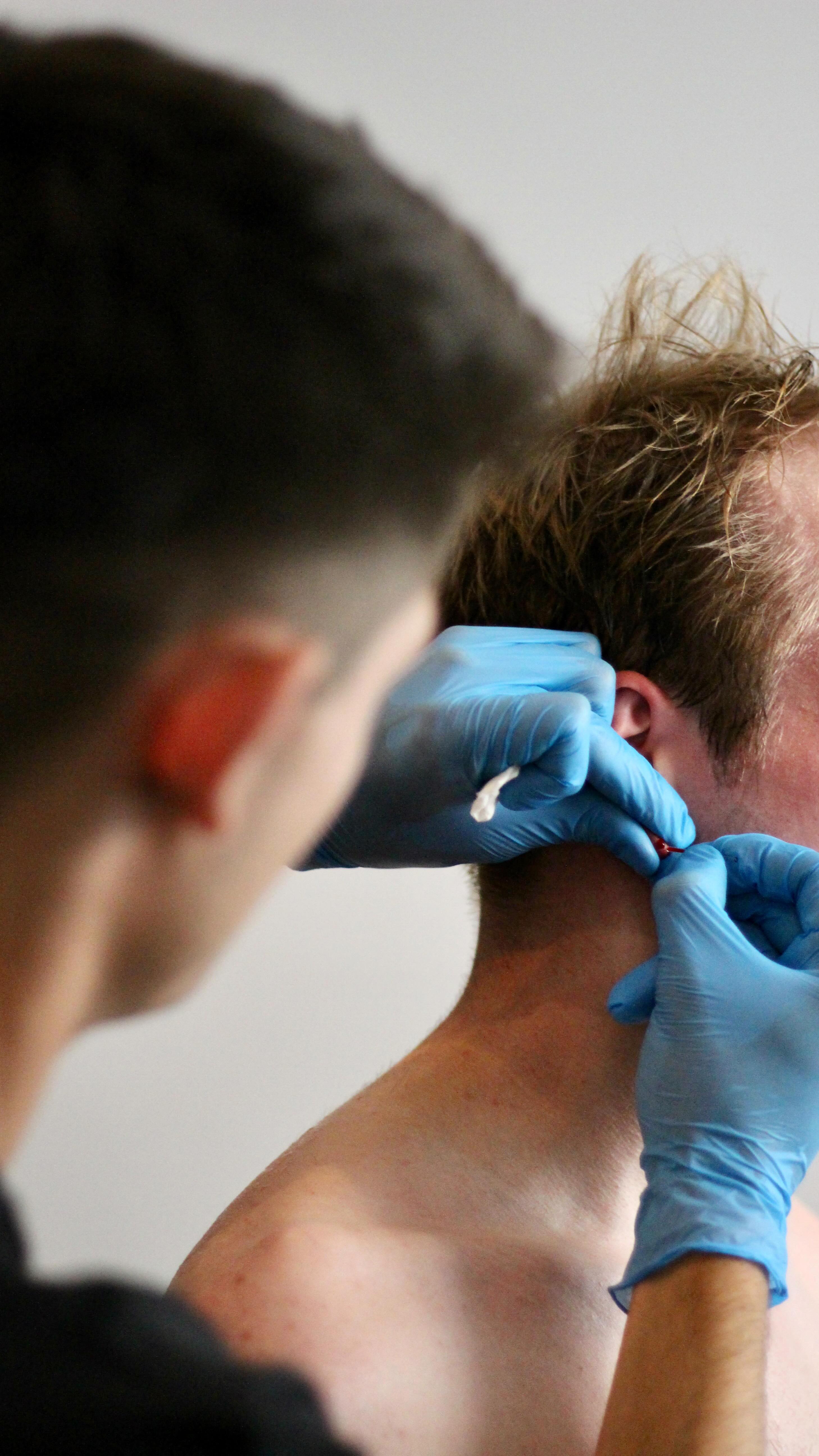 Du willst 2026 endlich strukturiert und effizient trainieren? 📈
Die Basis dafür bildet ein Laktattest:
• Bestimmung individuelle Trainingsbereiche
• Prognose deines Wettkampftempos
• Struktur und Effizienz für dein Training
Lege mit einer Laktatdiagnostik endlich den Grundstein für deine laufspezifischen Ziele 🏆
Schau gerne auf www.pacemakerrun.at vorbei und buche deinen Laktattest - wir freuen uns auf dich! 😃
#pacemaker #trainsmart #performbetter #running #leistungsdiagnostik