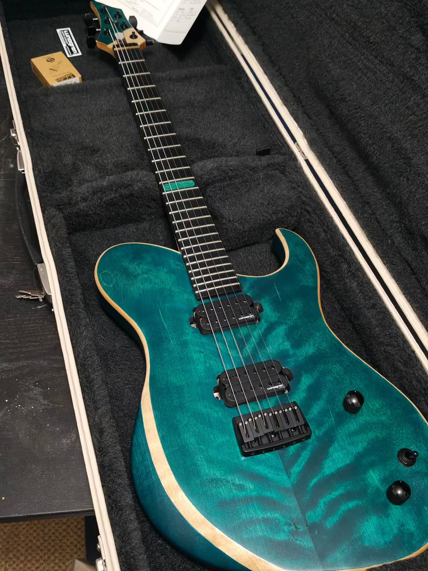 Daedalus 0041 in Aurora Green for 2150€.
The first of four Daedalus guitars made to the same spec to showcase the "core spec" of these instruments. This represents what a starting price guitar from me is.
• Linden body, Flamed Birch top
• Maple/Walnut 3-piece neck
• Ebony fretboard with 24 frets
• 25,5" scale length
• @g_gotoh510 hardware
• @lundgrenguitarpickups Black Heaven pickups
• Volume, 3-Way Toggle, Push-pull Tone (Coil Split)
• Puretone jack
• Brass nut
• Oil finish
This will be added to the site soon, but until then send me a DM or email me at info@ipguitars.com
#ipguitars #handmadeguitar #Daedalus #customguitar