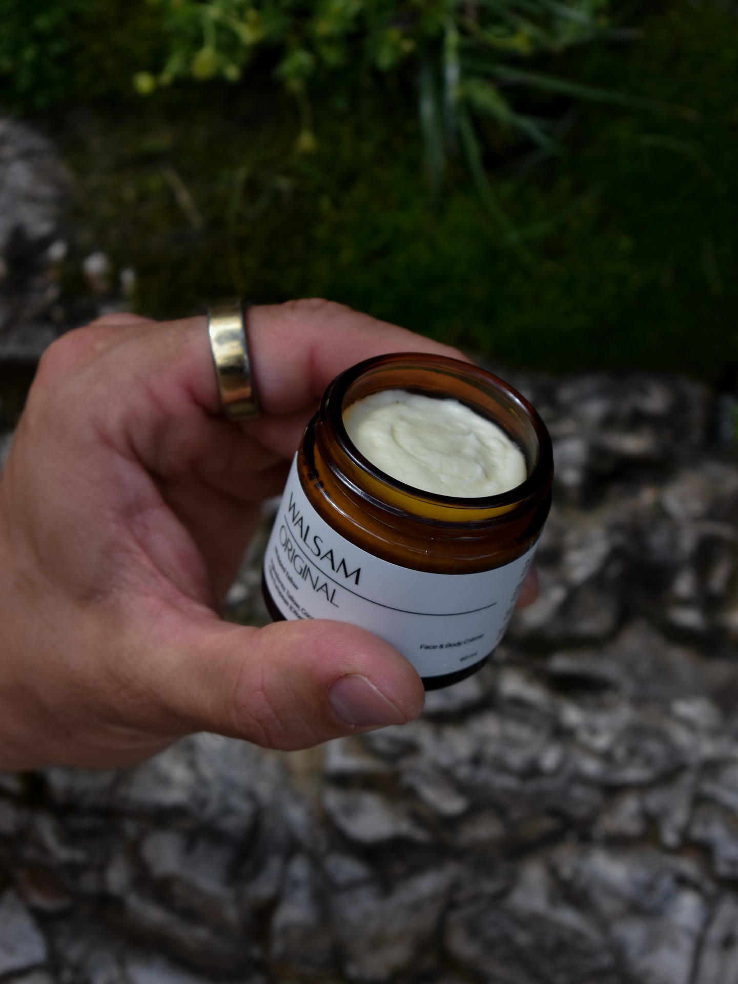 Sommigen noemen het een formule, wij noemen het magie van de natuur ✨
En je begrijpt precies wat we bedoelen, zodra je het op je huid voelt.
Die pure, rauwe, biologische honing, super voedende kokosolie, olijfolie & tallow 🧡🌿
#tallow #tallowbalm #tallowbasedskincare #handmade #organicskincareproducts