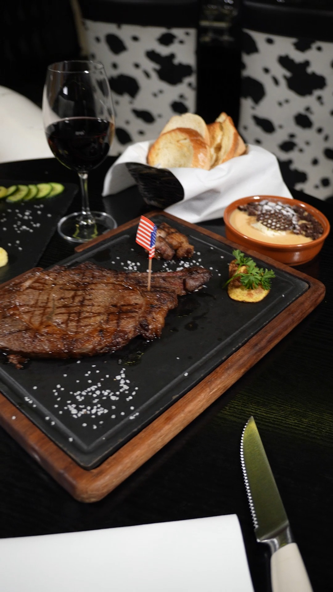 Tökéletes steakek tökéletes környezetben? 🤩🥩🔥 Várunk Budapesten a La Pampa Steakhouseban, a Bajcsy-Zsilinszky út 23 szám alatt! ☝️🍽️🌐
#lapampa #steakhouse #budapest #steak #étterem #restaurant #étteremajánló