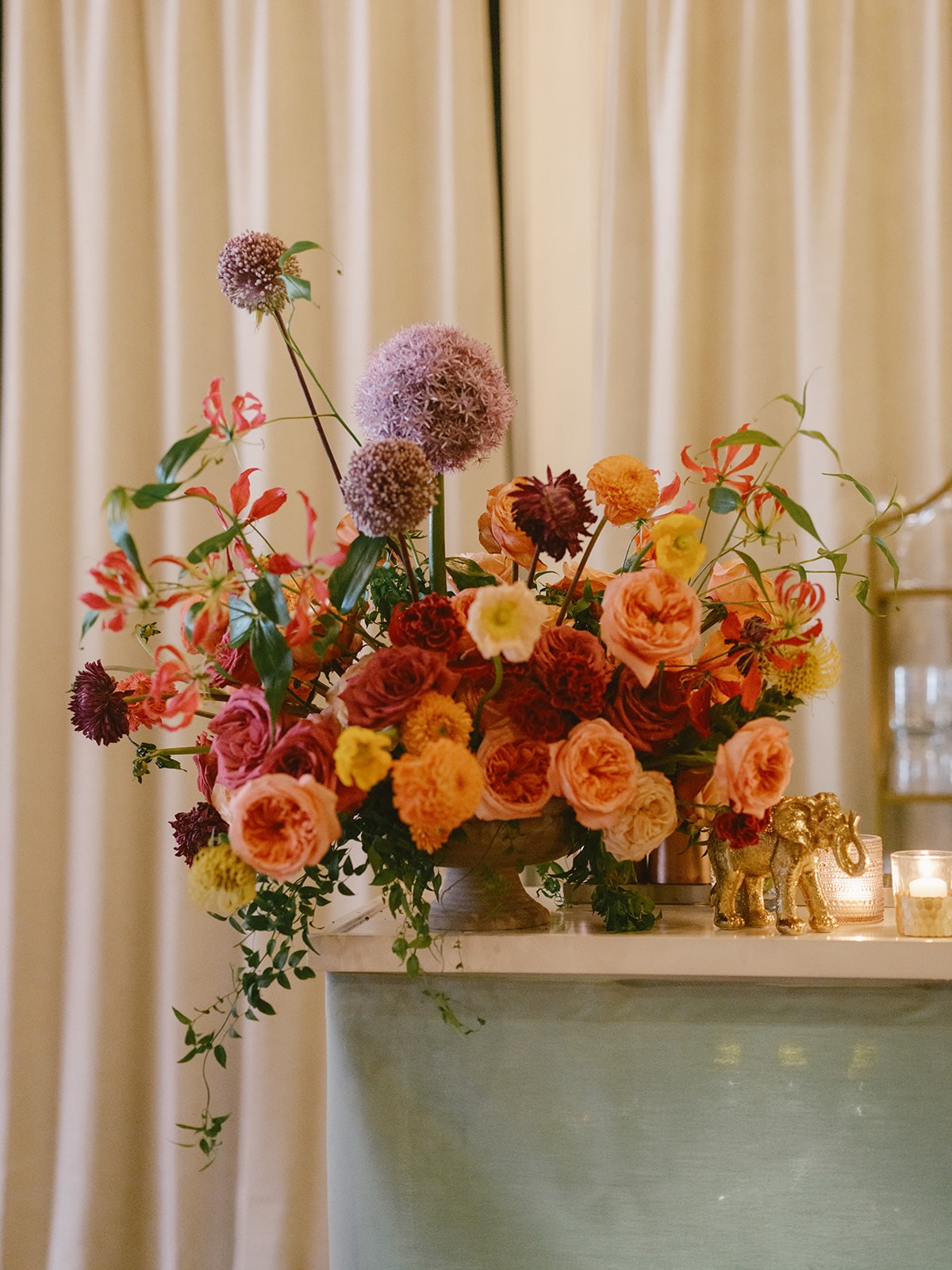 And this is how the weekend began.
The night before for F + A ✨
Bold blooms, vibrant colors, and beautiful details all around for a joyful welcome party in Santa Barbara.
Florals @alinebicharaevents
Planning @vineandbrancheventsco
Photo @sabrinaryanphoto