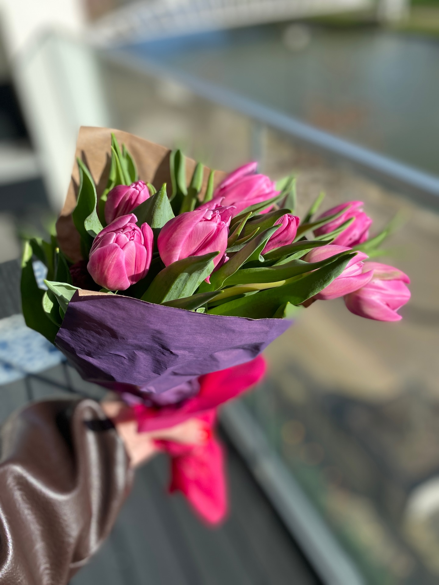 I’ve not been sharing much news about Bedford since the end of last year. I’ve not had the energy to make a video or a post since losing my Mum. Today was my day off work and a beautiful spring day. It was spent with my best friend drinking coffee, chatting, strolling along and wandering in the Old Arcade. The warm spring air lifted my spirits and made me feel a bit lighter. I hope it did for you too! I realised whilst at Coffee With Art that it really says Coffee With Heart - I’d never spotted that before and it felt fitting for a much loved coffee shop. My friend surprised me with these magnificent tulips from Moss and Ivy Florist. (I’ve also pictured the long stemmed red roses as they are absolutely huge, a big statement of love.) I hope this spring weather continues and inspires you to step out and enjoy the beautiful gems we have in Bedford, especially taking a walk along the river and booking in a long overdue coffee catch up with a special friend. 🌷 #boughtinbedford #bedford I’ve tagged in Mel from at Echos of The Soul Grief Support if anyone is going through a sad and difficult time. xx