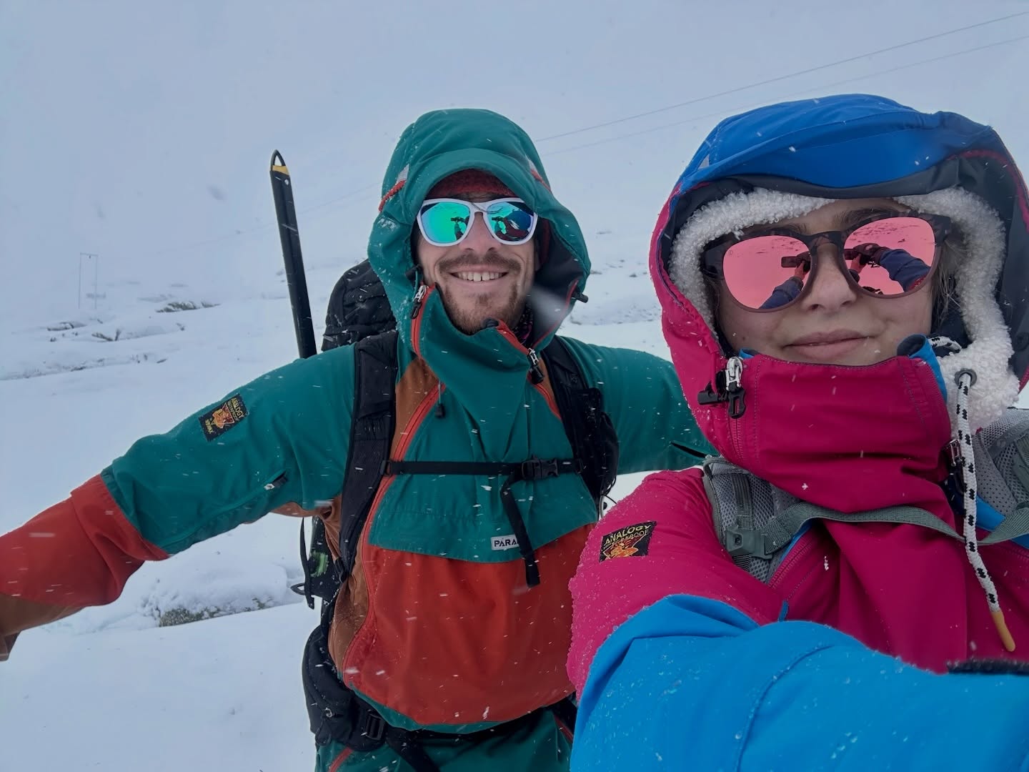 Day 1 - been around 10 years since donning snowshoes and using a liquid fuel stove like the dragon fly so we headed out of the hut and played around with snow. Knee wast feeling too bad, weather was relatively Scottish in its 4 season mindset and it took me a long time to get the stove working - a good first day! @kyloeinthewild @paramooutdoor #mountains #expedition #norway #mountainleader