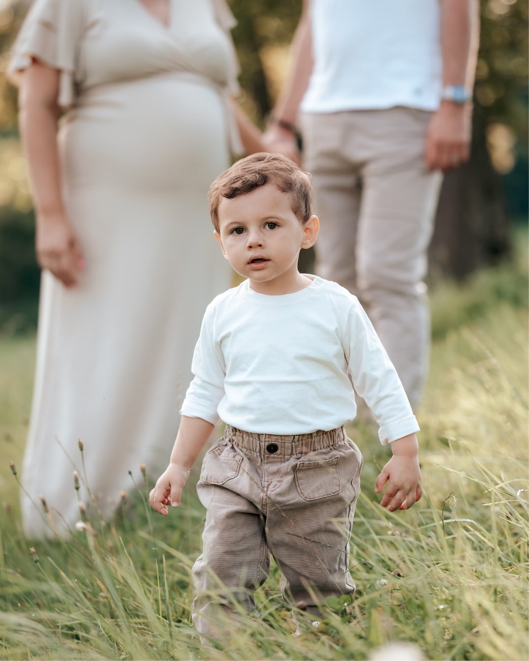✨ Aus dem Bauch mitten ins Herz ✨
Wie sehr liebe ich es, Menschen in ihren ganz besonderen Zeiten zu begleiten.
Wenn das kleine Wunder noch geborgen im Bauch wächst … und ich euch später beim Newborn-Shooting euren kleinen Neuankömmling fotografieren darf. 🤍
Diese Reise berührt mich jedes Mal aufs Neue.
Deshalb gibt es bei mir liebevoll abgestimmte Kombi-Pakete für Babybauch & Newborn – damit eure Erinnerungen von Anfang an zusammengehören.
Du hast Interesse oder möchtest dir deinen Termin sichern?
Schreib mir gerne eine Nachricht – ich freue mich auf euch! 💌
#babybauchshooting #newbornshooting #schwangerschaft #erinnerungenfürimmer #familienglück