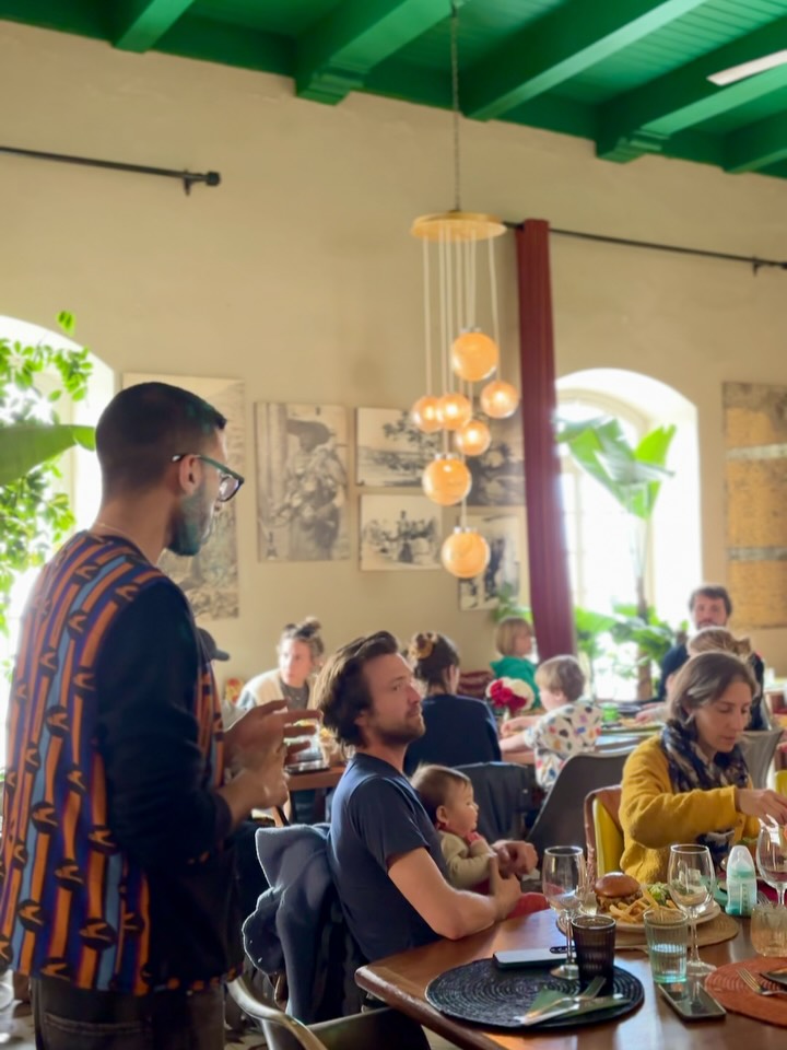 𝙵𝚘𝚛 𝚊 𝚜𝚞𝚗𝚗𝚢 𝚕𝚞𝚗𝚌𝚑, 𝚊 𝚜𝚠𝚎𝚎𝚝 𝚋𝚛𝚎𝚊𝚔, 𝚊 𝚌𝚛𝚊𝚏𝚝𝚎𝚍 𝚌𝚘𝚌𝚔𝚝𝚊𝚒𝚕, 𝚊 𝚌𝚘𝚕𝚍 𝚋𝚎𝚎𝚛, 𝚘𝚛 𝚊 𝚍𝚎𝚕𝚒𝚌𝚒𝚘𝚞𝚜 𝚍𝚒𝚗𝚗𝚎𝚛… 𝚝𝚑𝚎 𝚙𝚕𝚊𝚌𝚎 𝚝𝚘 𝚋𝚎 𝚒𝚜 𝙳𝚊𝚛 𝙱𝚊𝚋𝚊 ✨ 𝚆𝚊𝚛𝚖 𝚟𝚒𝚋𝚎𝚜, 𝚊𝚞𝚝𝚑𝚎𝚗𝚝𝚒𝚌 𝚏𝚕𝚊𝚟𝚘𝚛𝚜, 𝚊𝚗𝚍 𝚖𝚘𝚖𝚎𝚗𝚝𝚜 𝚖𝚊𝚍𝚎 𝚝𝚘 𝚜𝚑𝚊𝚛𝚎. 𝙳𝚊𝚛 𝙱𝚊𝚋𝚊 — 𝚝𝚑𝚎 𝚙𝚎𝚛𝚏𝚎𝚌𝚝 𝚜𝚙𝚘𝚝 𝚊𝚗𝚢 𝚝𝚒𝚖𝚎 𝚘𝚏 𝚝𝚑𝚎 𝚍𝚊𝚢🌹
#darbabaessaouira #flavors #vibe #warmvibes