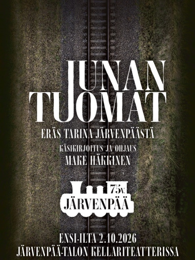 JUNAN TUOMAT
Järvenpään kellariteatterissa, lokakuussa 2026
Järvenpään teatteri juhlistaa 75-vuotiasta Järvenpäätä aivan uudella kantaesityksellä.
Junan tuomat on Järvenpäähän sijoittuva tarina, joka kertoo erään tarinan Järvenpäästä – sellaisen, joka on yhtä aikaa tuttu, yllättävä ja koskettava. Teoksen on käsikirjoittanut ja ohjannut Make Häkkinen, ja se saa kantaesityksensä 2.10.2026 Järvenpään teatterin kellariteatterissa.
Junan tuomat on Järvenpään teatterin onnittelulahja kotikaupungilleen – ja kutsu kaikille järvenpääläisille ja Järvenpään ystäville pysähtyä hetkeksi oman kaupunkinsa tarinan äärelle. Tule katsomaan, kuulemaan ja kokemaan Järvenpää-tarina.
Tämä on meidän kaupunkimme.
Ensi-ilta pe 2.10.2026 klo 19.00
Muut esityspäivät/ajat:
su 4.10. klo 16.00
to 8.10. klo 19.00
pe 9.10. klo 19.00
su 11.10. klo 16.00
to 22.10. klo 19.00
pe 23.10. klo 19.00
la 24.10. klo 16.00
LIPUT 25/22 €
https://www.lippu.fi/artist/jaervenpaeaen-teatteri/junan-tuomat-4100540/
Näyttämöllä:
Annu Kajanne, Sami Karppanen, Vesa Kotaviita, Leena Laaksonen, Timo Lappeteläinen, Merja Peltonen, Anu Päivinen, Auli Suojanen, Anja Veck ja Simo Weckstén.
Käsikirjoitus ja ohjaus Make Häkkinen
Graafinen asu Kalle Tahkolahti
Tuotanto Lotta Häkkinen, Järvenpään teatteri